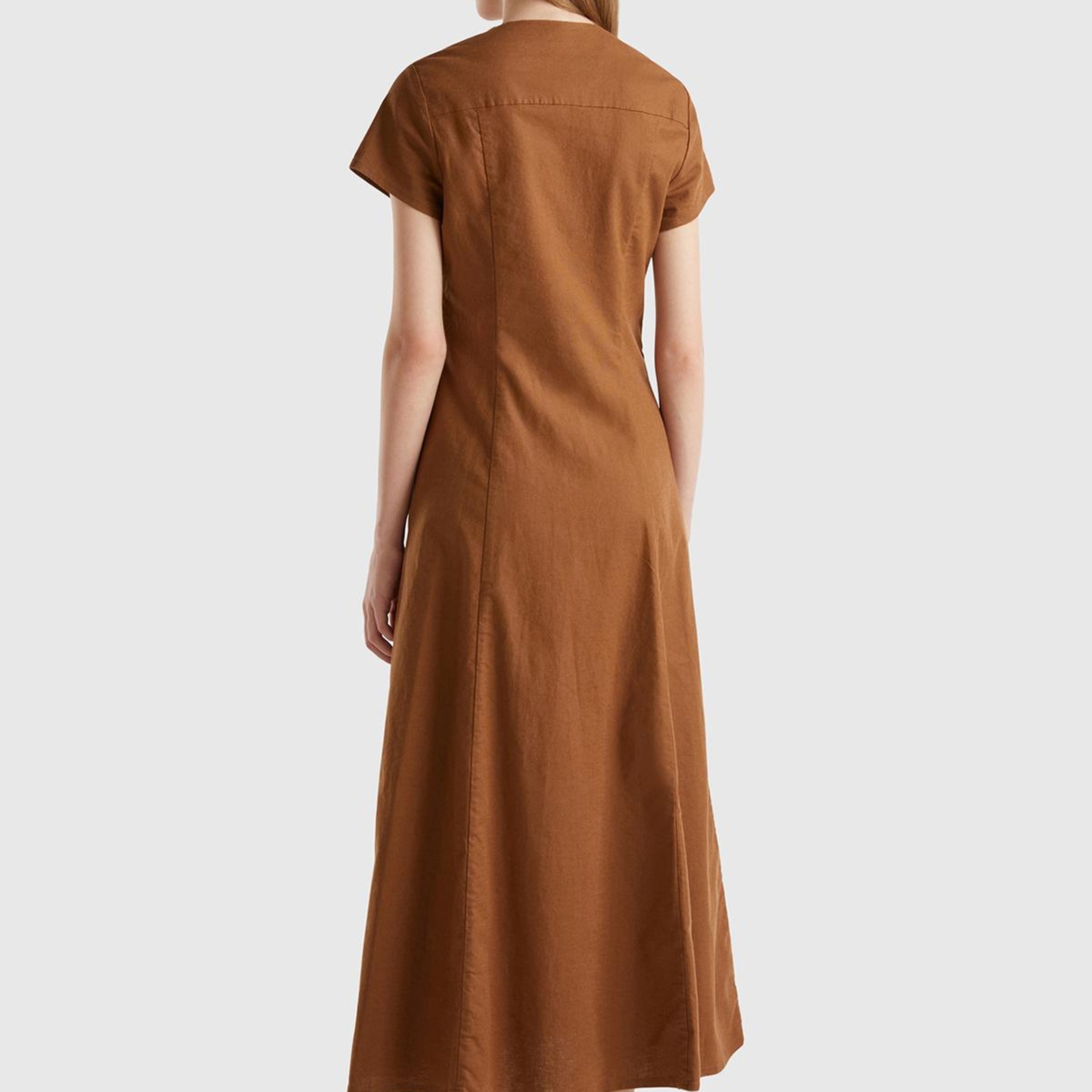 Kadın Kahverengi Keten ve Pamuk Karışımlı Önü Düğmeli Uzun V Yaka Elbise