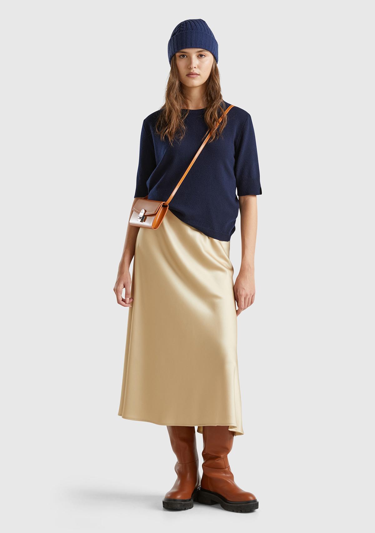 Kadın Bej Viskoz Karışımlı Ucu Fırfırlı Saten Görünümlü Midi Etek