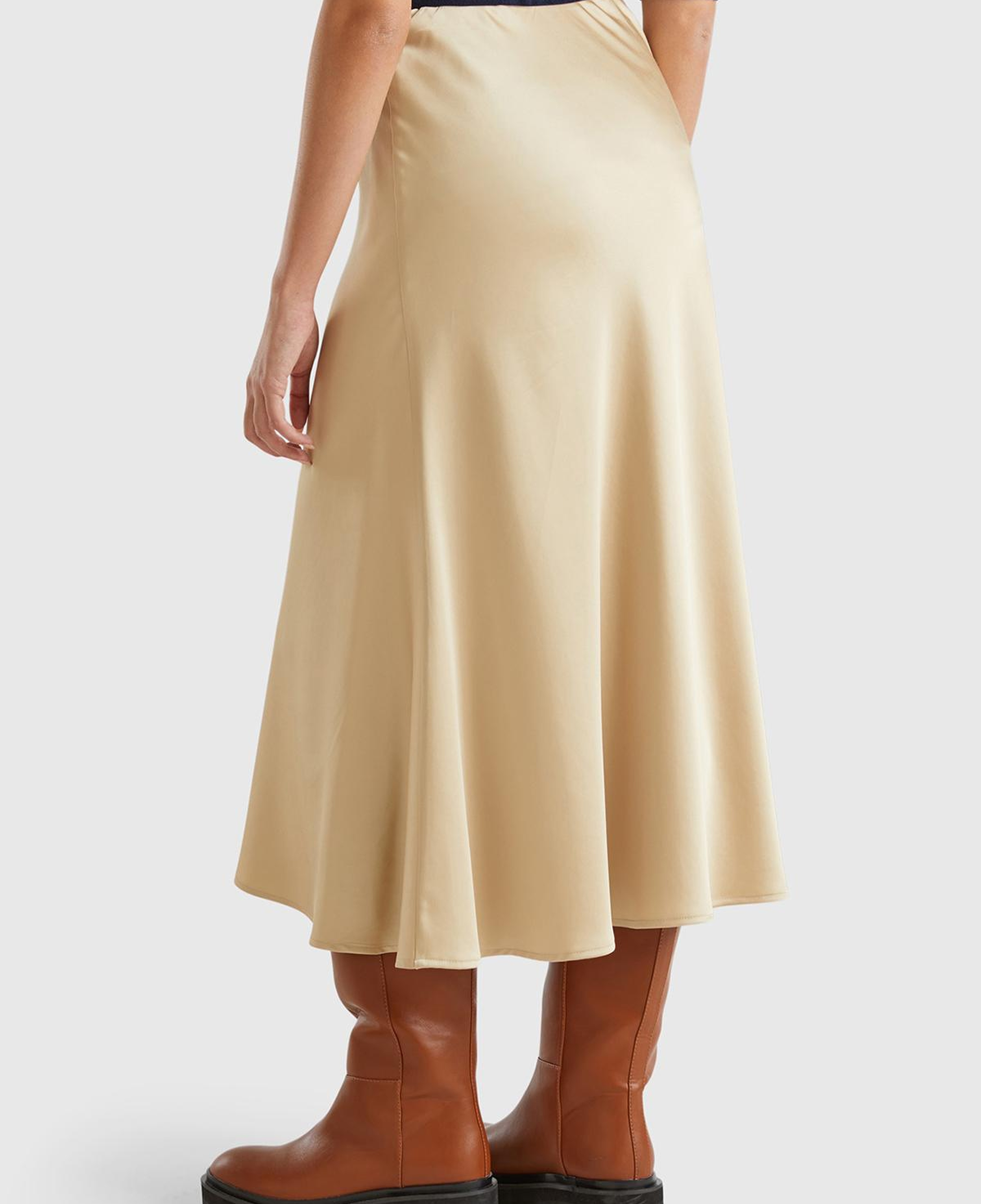 Kadın Bej Viskoz Karışımlı Ucu Fırfırlı Saten Görünümlü Midi Etek