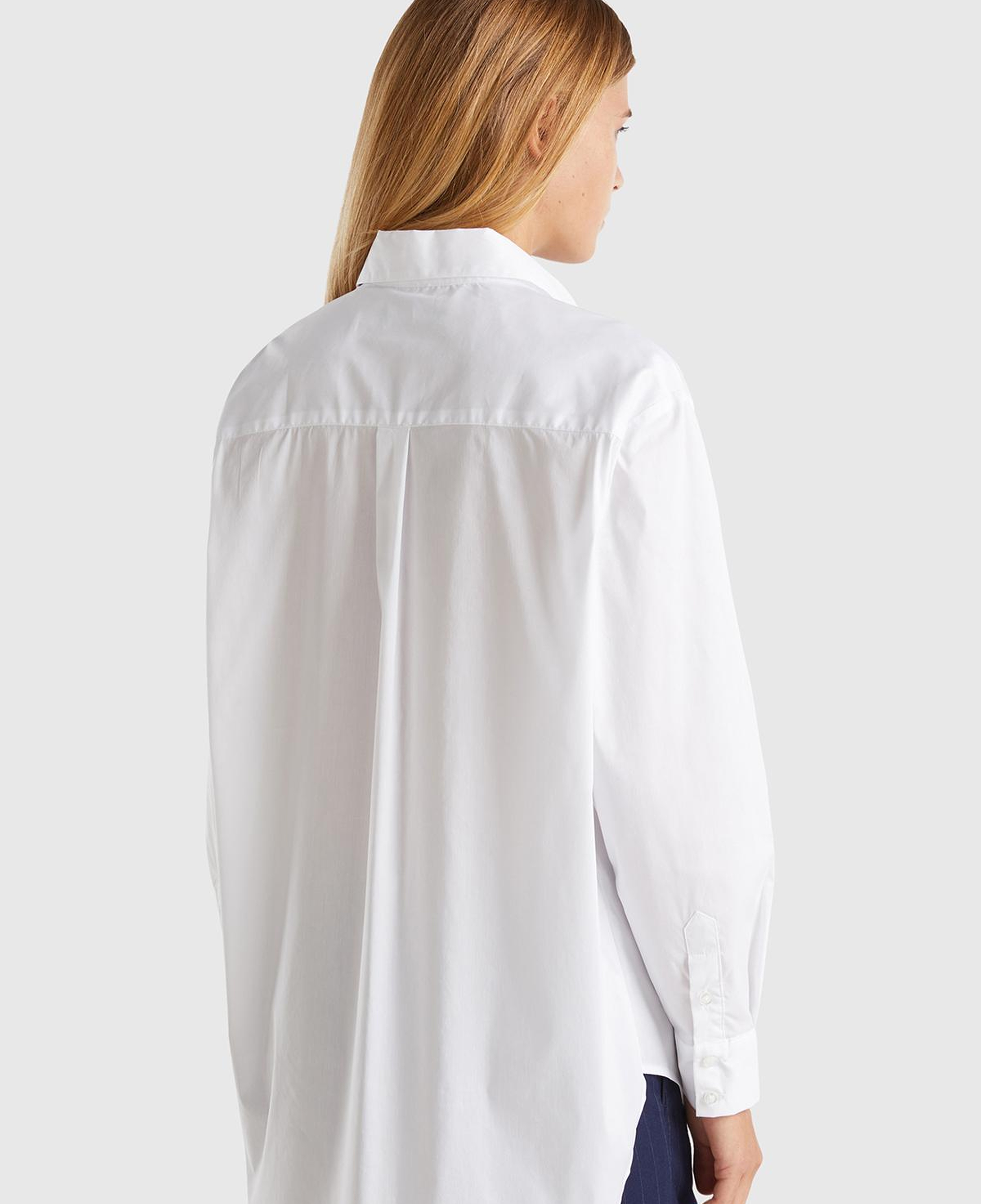 Kadın Beyaz Pamuk Karışımlı Uzun Kollu Sivri Yaka Poplin Gömlek