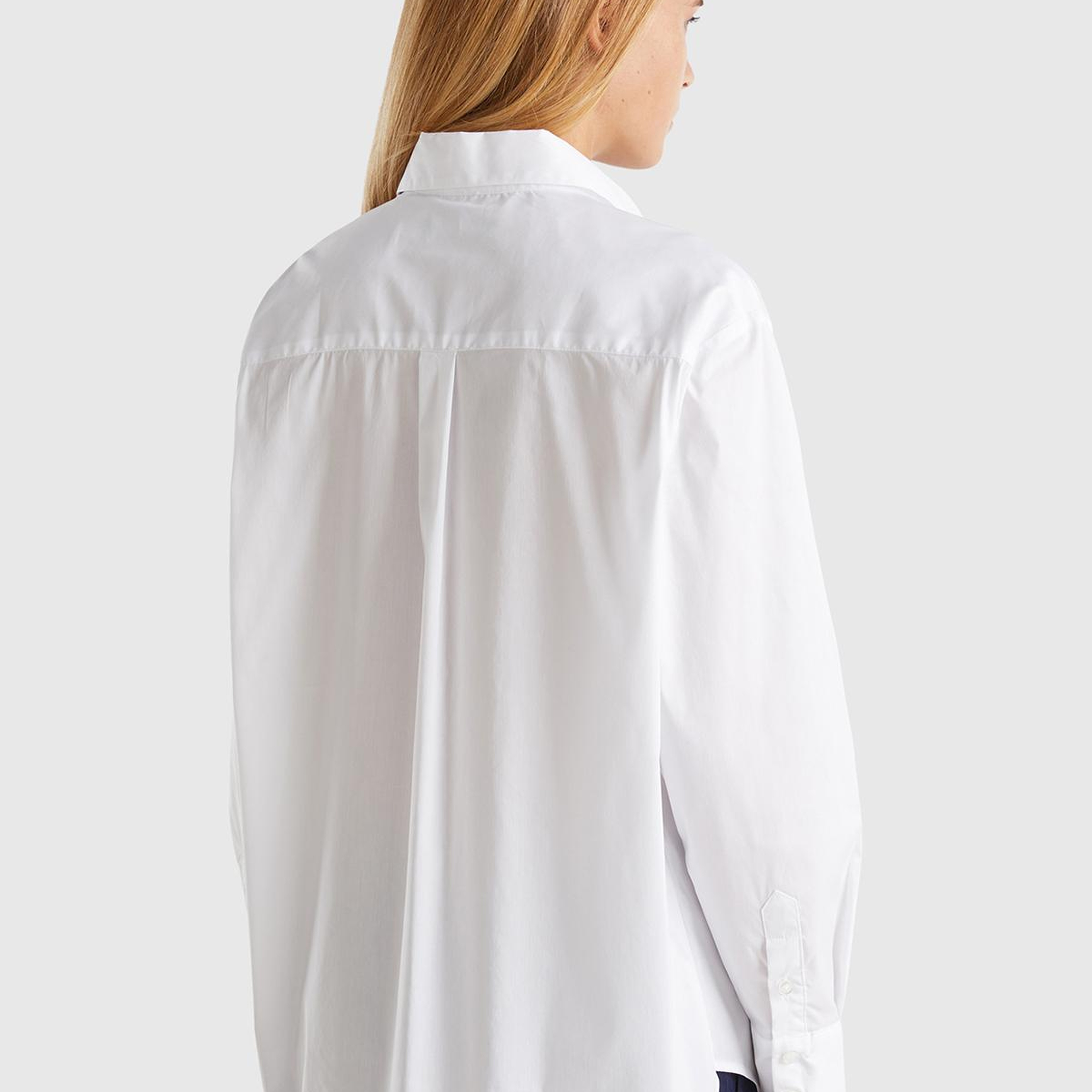 Kadın Beyaz Pamuk Karışımlı Uzun Kollu Sivri Yaka Poplin Gömlek