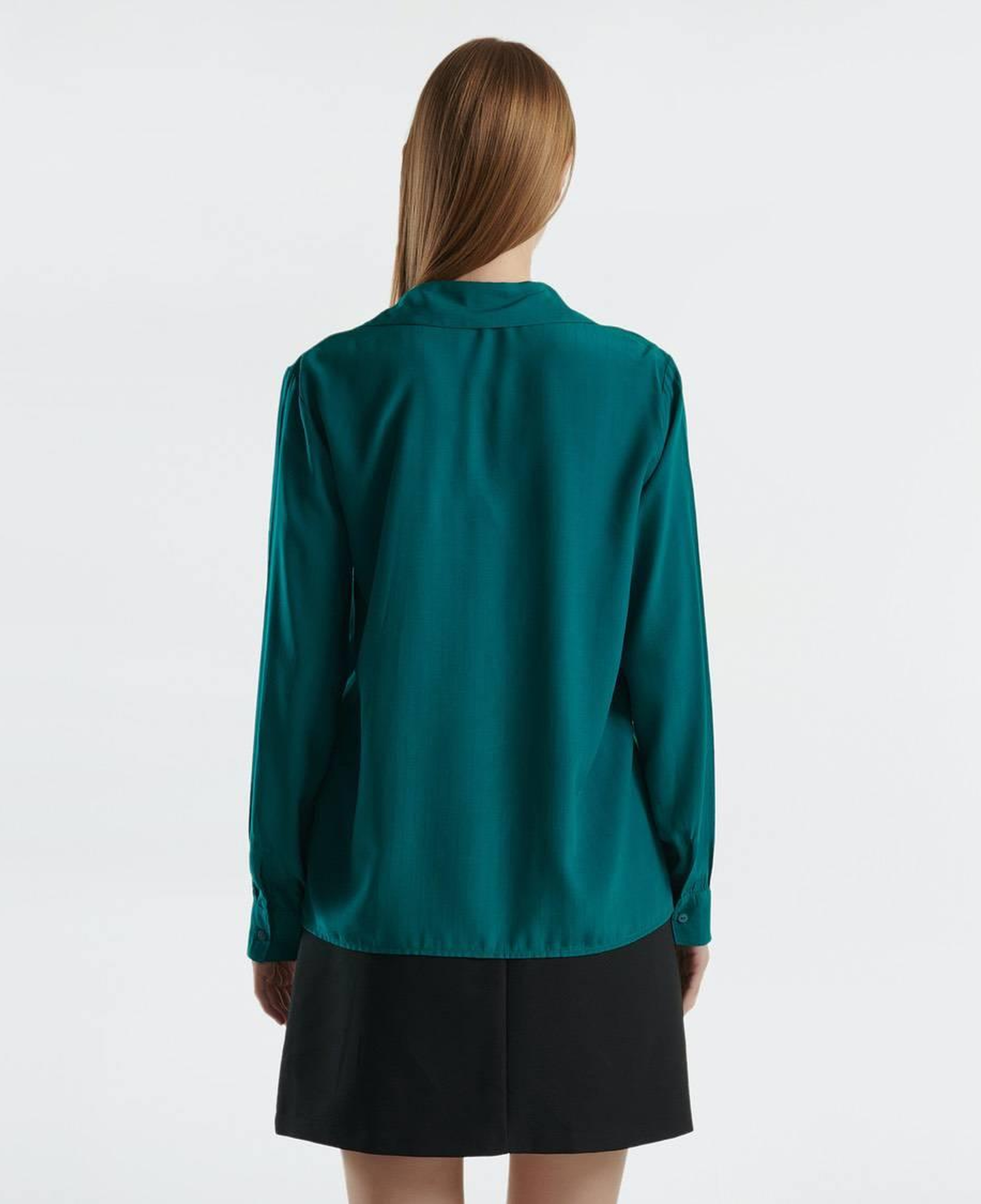 Kadın Koyu Yeşil Viskoz Karışımlı Uzun Kollu Derin V Yaka Gömlek