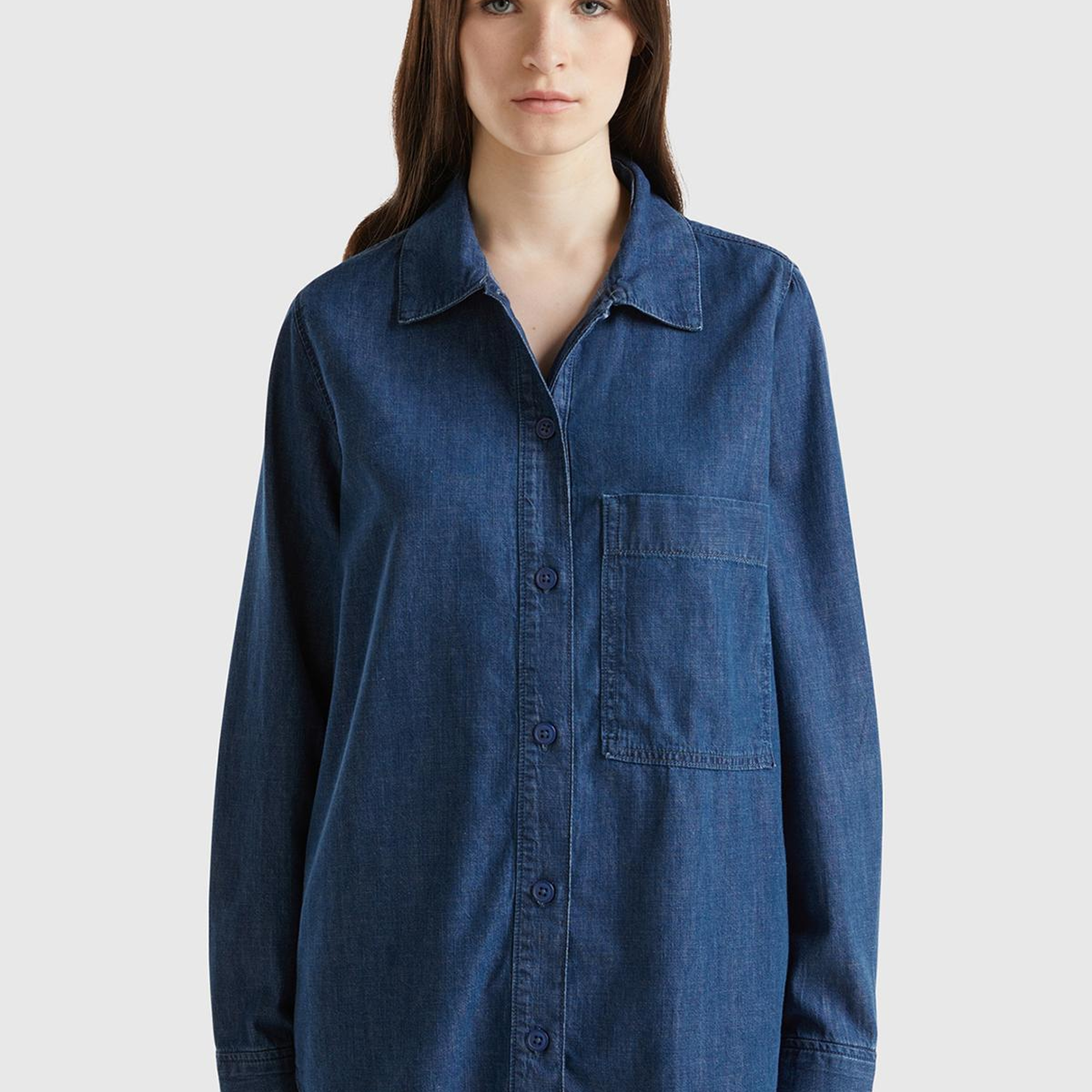 Kadın Koyu Mavi %100 Pamuk Sol Göğsü Cep Detaylı Rahat Kesim Gömlek