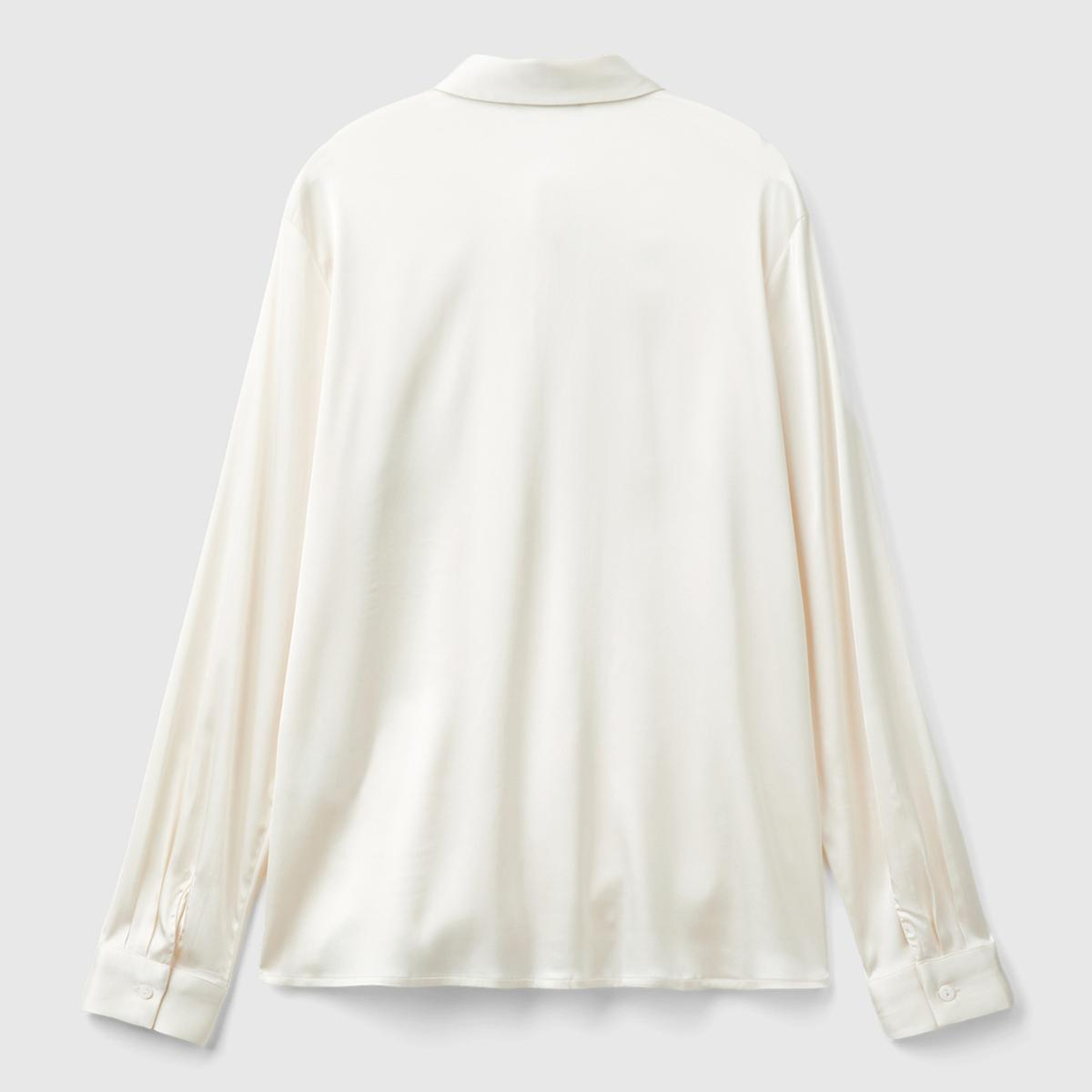 Kadın Krem Viskoz Karışımlı Gizli Düğmeli Sivri Yaka Saten Gömlek