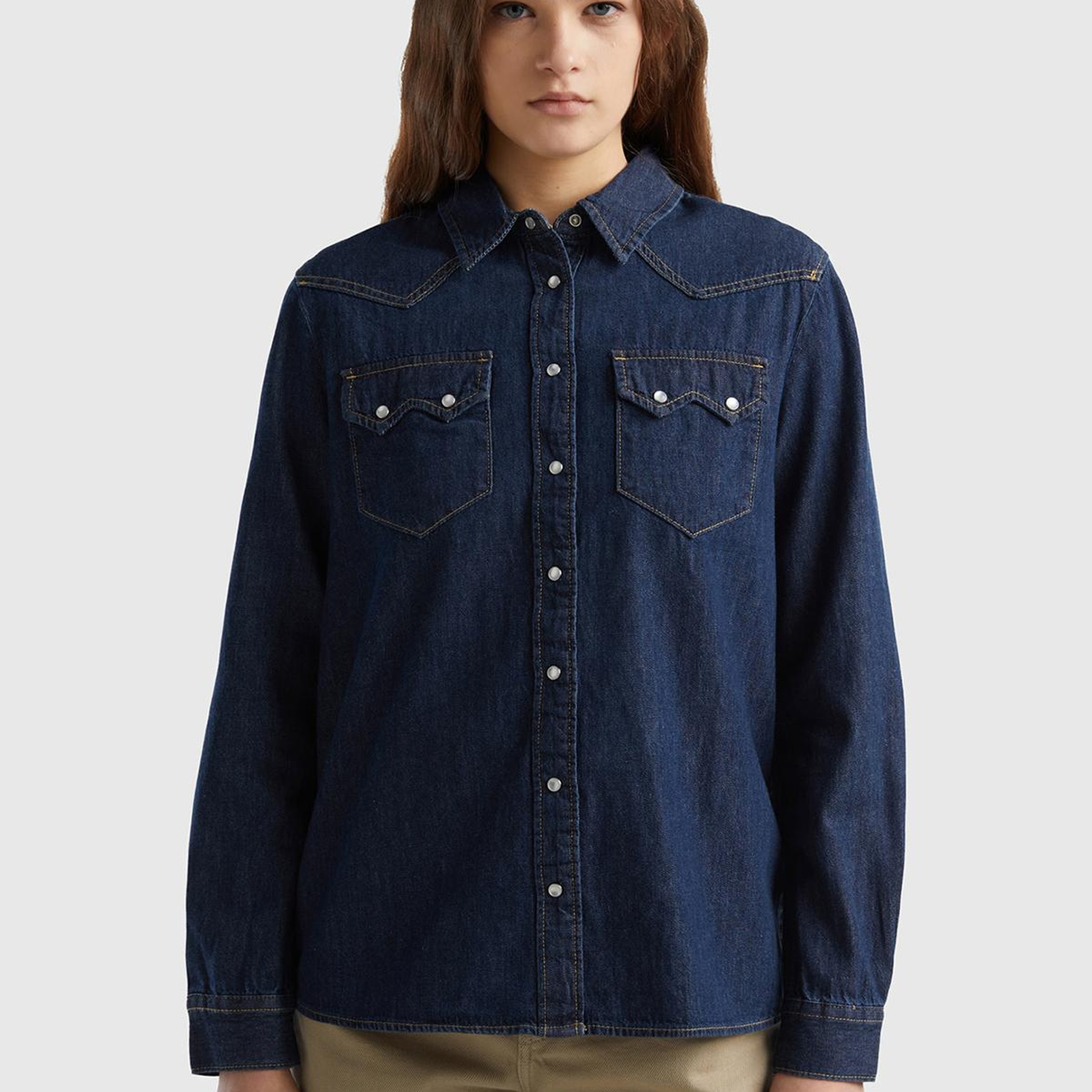 Kadın İndigo %100 Pamuk Yama Cepli Uzun Kollu Denim Gömlek