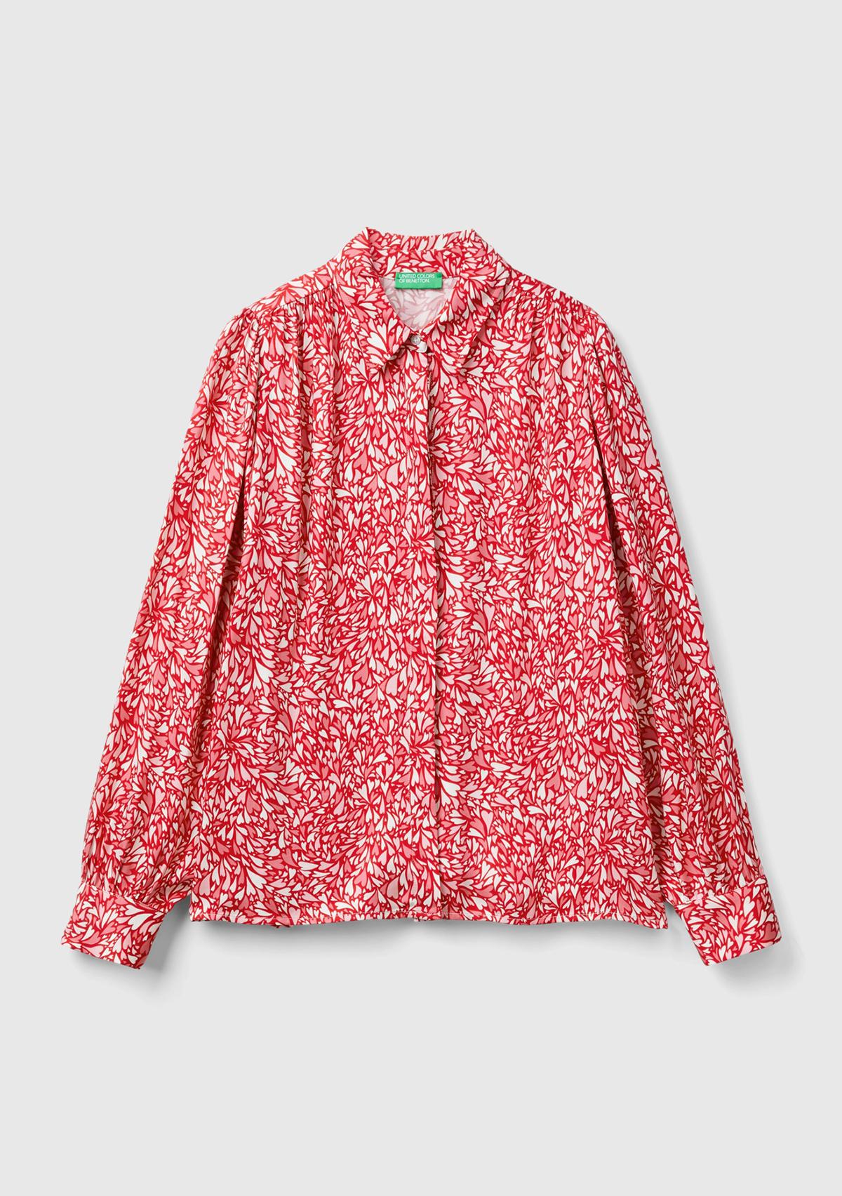 Kadın Kırmızı %100 Viskoz Omuz ve Bilek Detaylı Desenli Uzun Kollu Gömlek