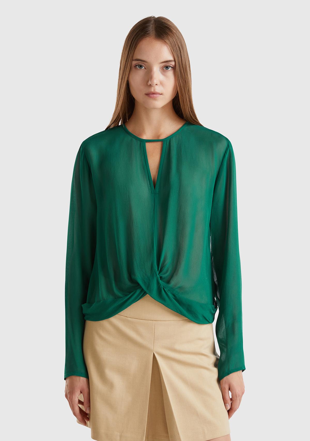 Kadın Koyu Yeşil %100 Viskoz Etek Ucu Büzgü Detaylı Uzun Kollu V Yaka Bluz