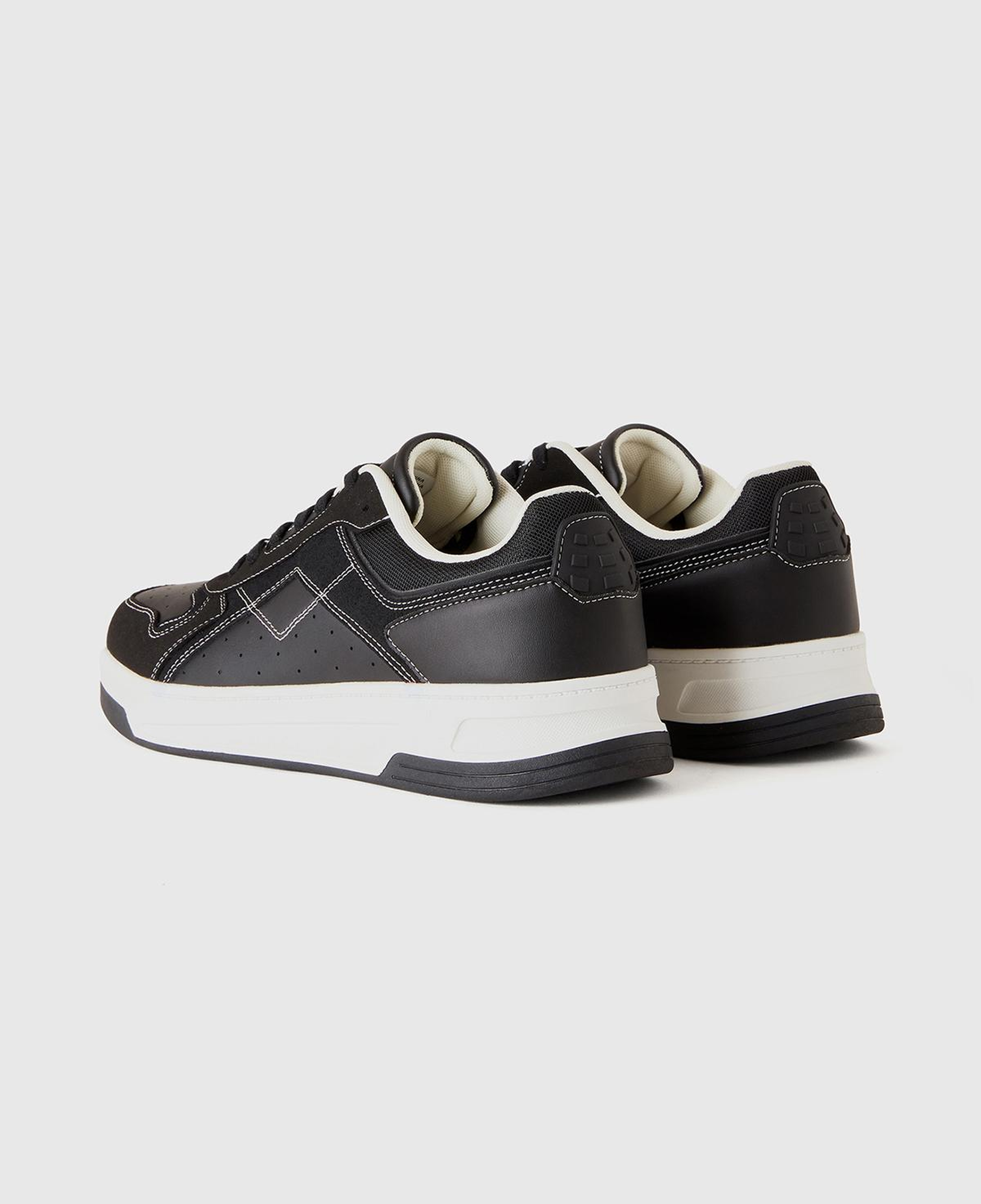 Erkek Siyah Renk Detaylı Bağcıklı Spor Ayakkabı