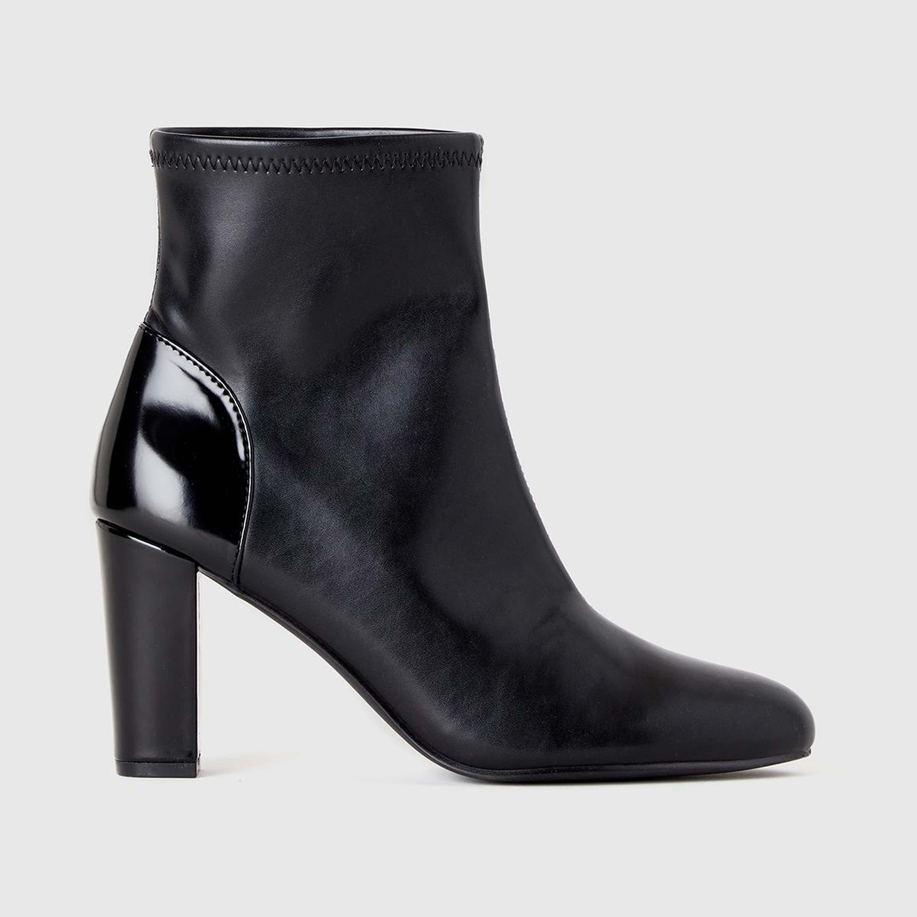 Kadın Siyah Sivri Burun Topuklu Bot