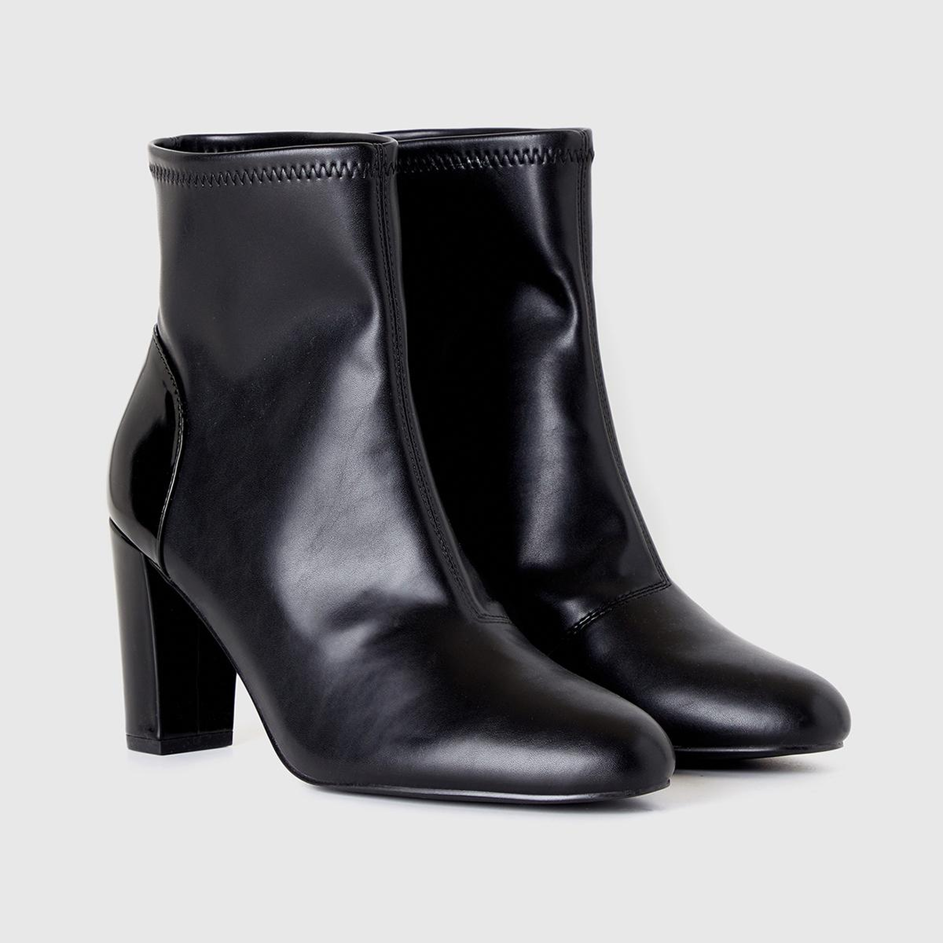 Kadın Siyah Sivri Burun Topuklu Bot