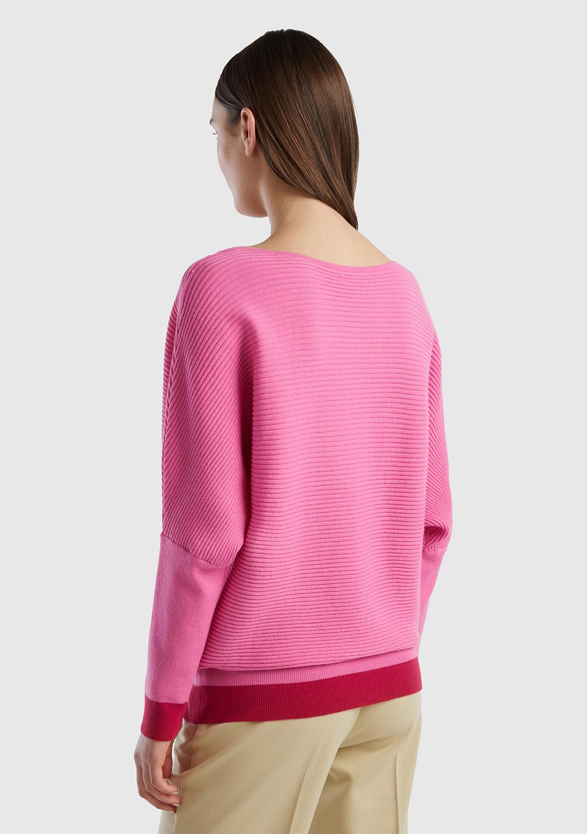 Kadın Pembe Viskoz Karışımlı Bilek Detaylı Çizgili Kayık Yaka Kazak