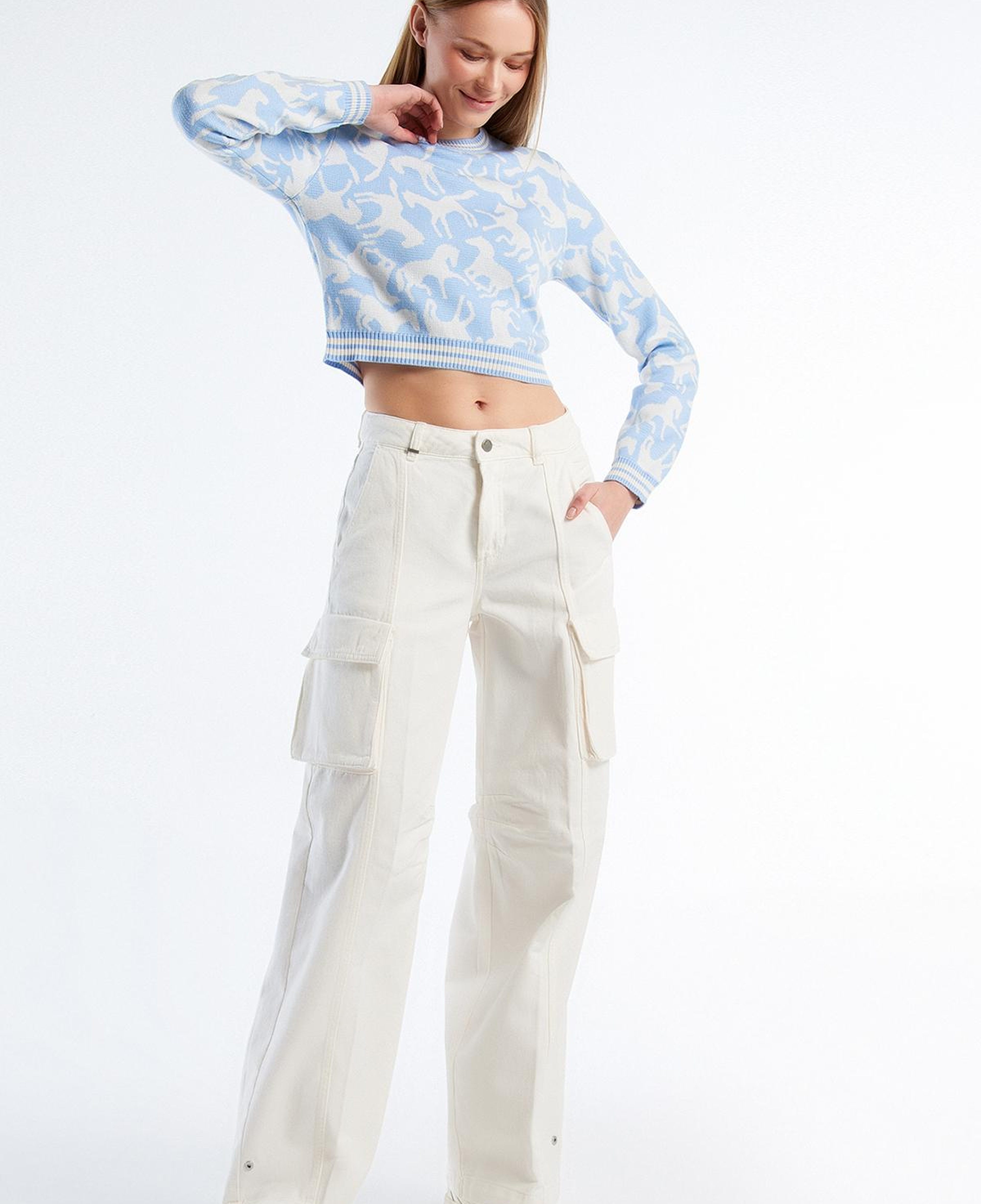 Kadın Açık Mavi %100 Koton At Desenli Crop Kazak