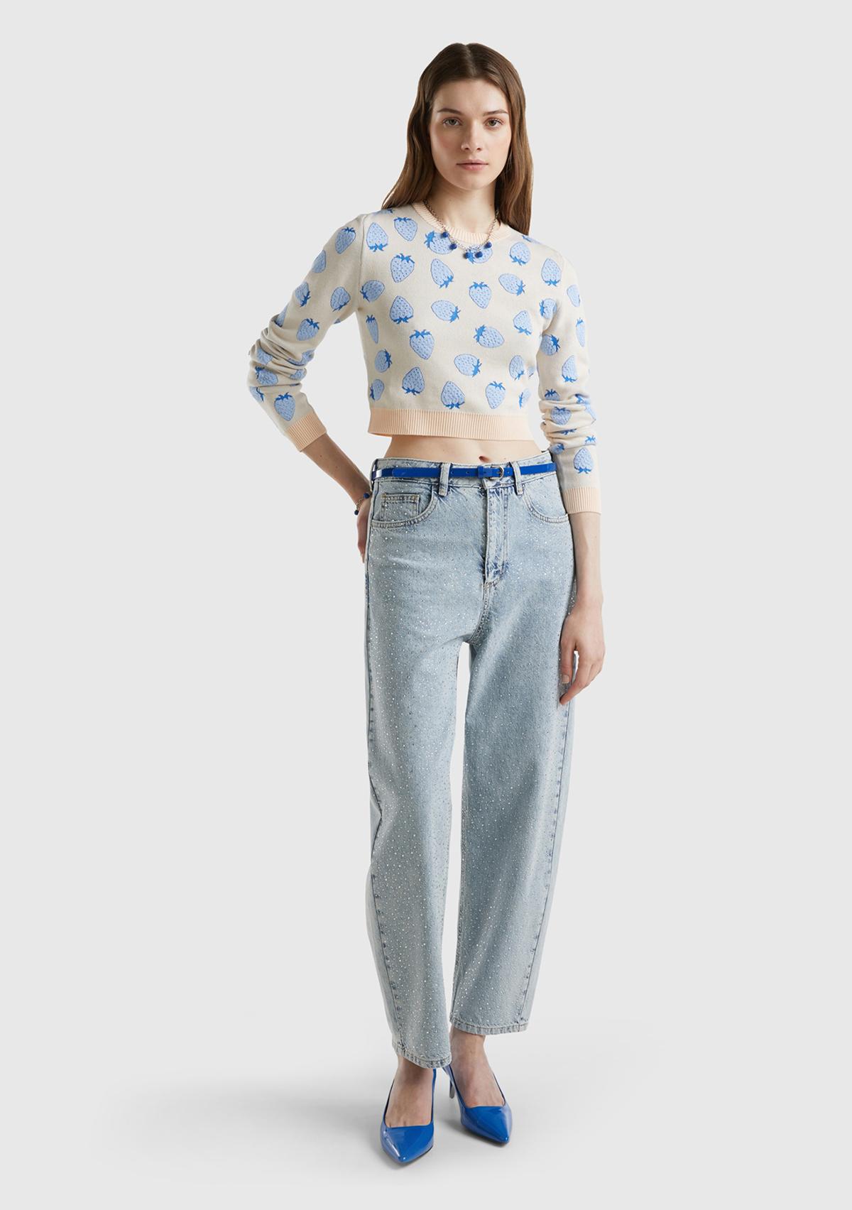 Kadın Krem Pamuk Karışımlı Tamamı 3D Çilek Desenli Bisiklet Yaka Kazak