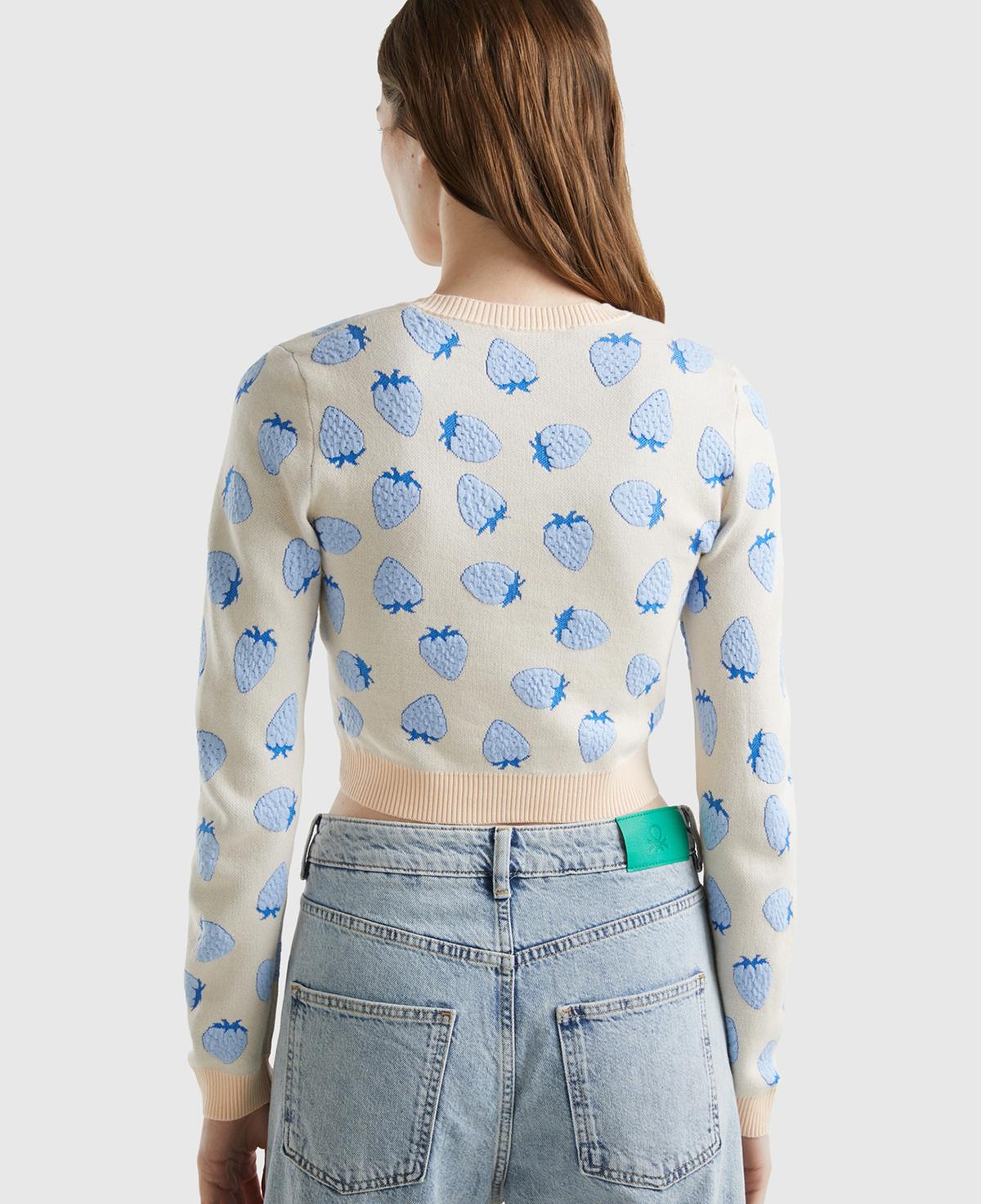 Kadın Krem Pamuk Karışımlı Tamamı 3D Çilek Desenli Bisiklet Yaka Kazak