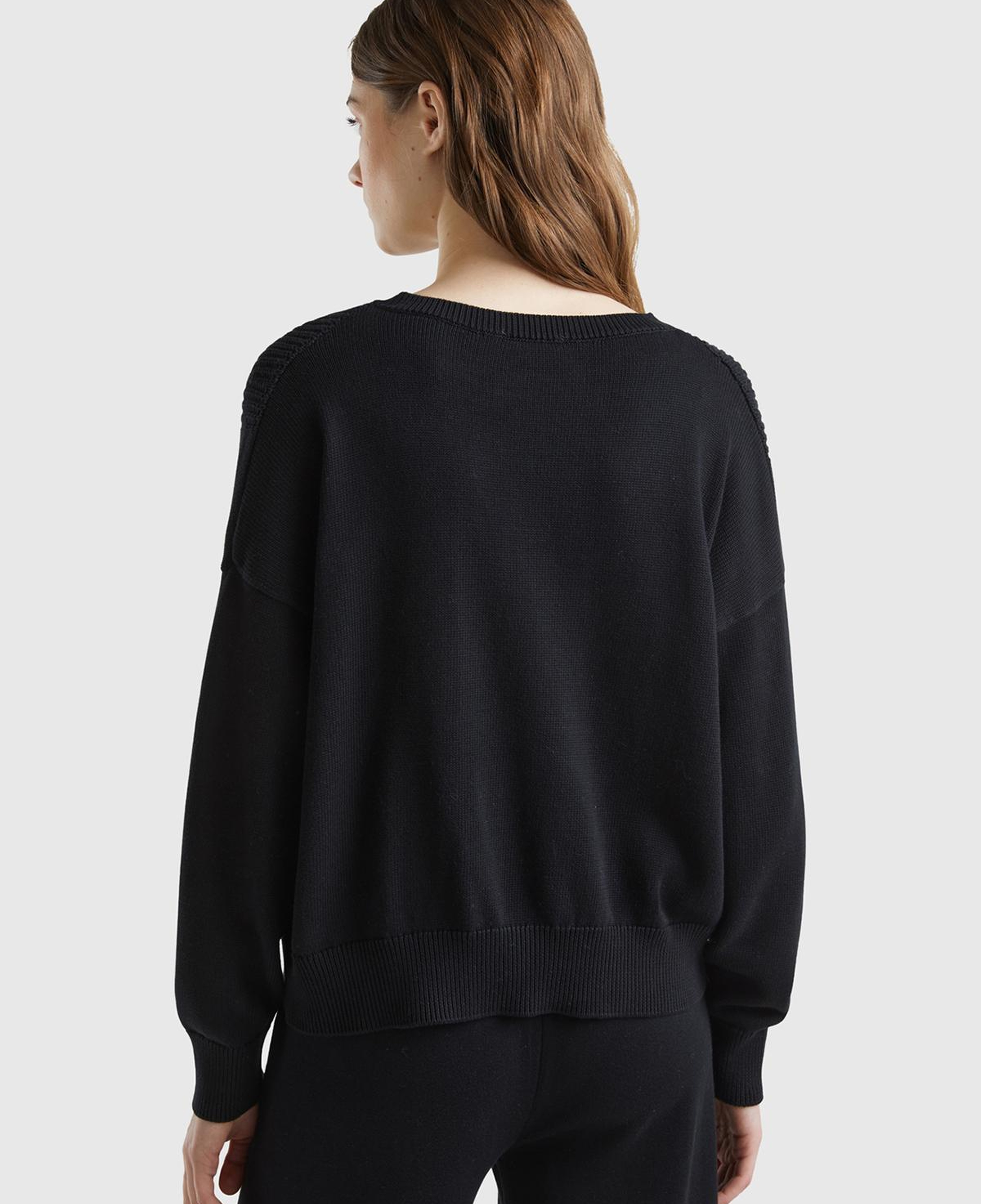 Kadın Siyah %100 Pamuk Önü Detaylı Kayık Yaka Kazak