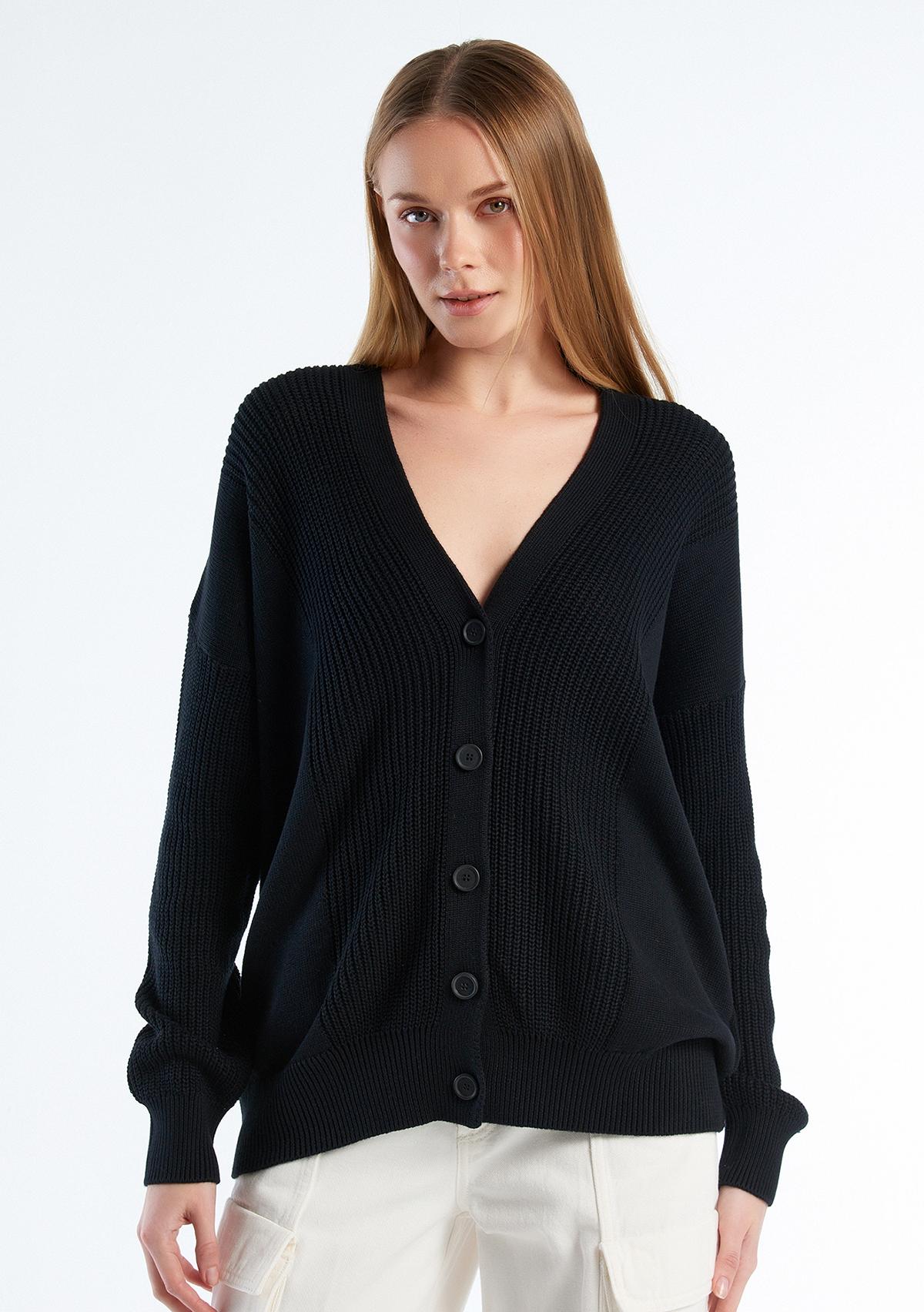 Kadın Siyah %100 Pamuk Düğmeli Geniş Kalıp V Yaka Kazak
