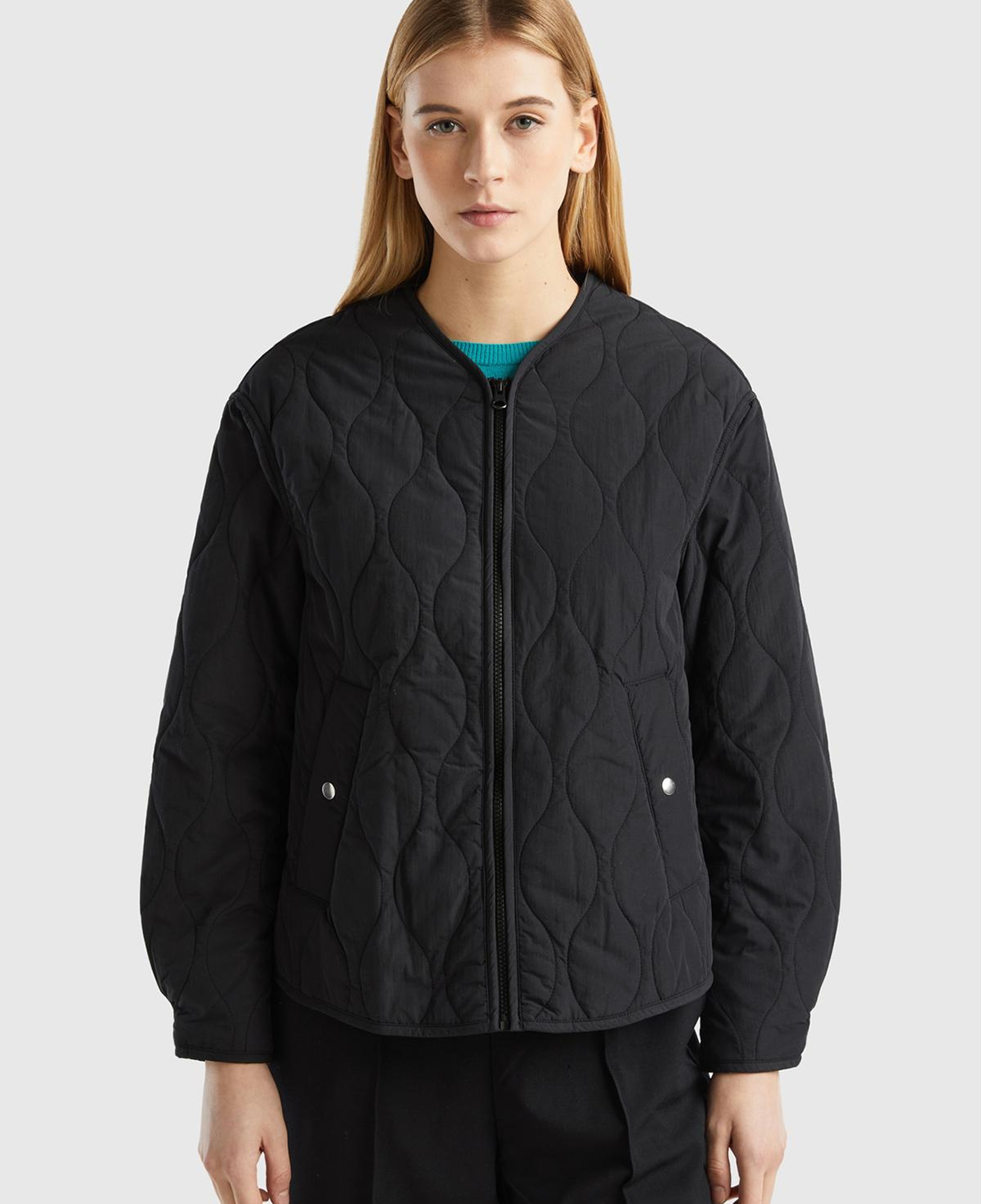 Kadın Siyah Fermuarlı Önü Düğmeli Cepli Kapitone Ceket