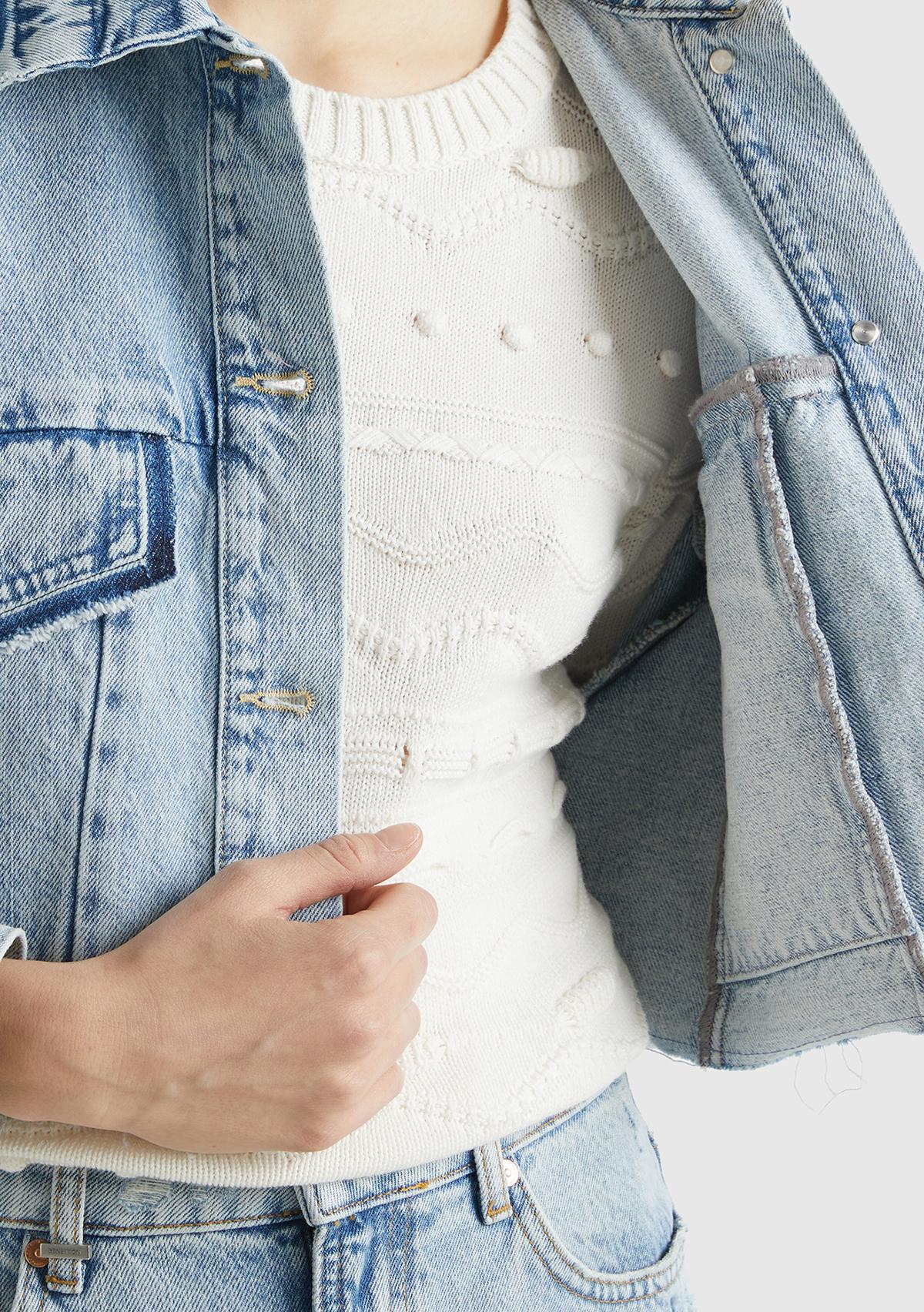 Kadın Mavi %100 Pamuk Yama Cepli Crop Kesim Denim Ceket