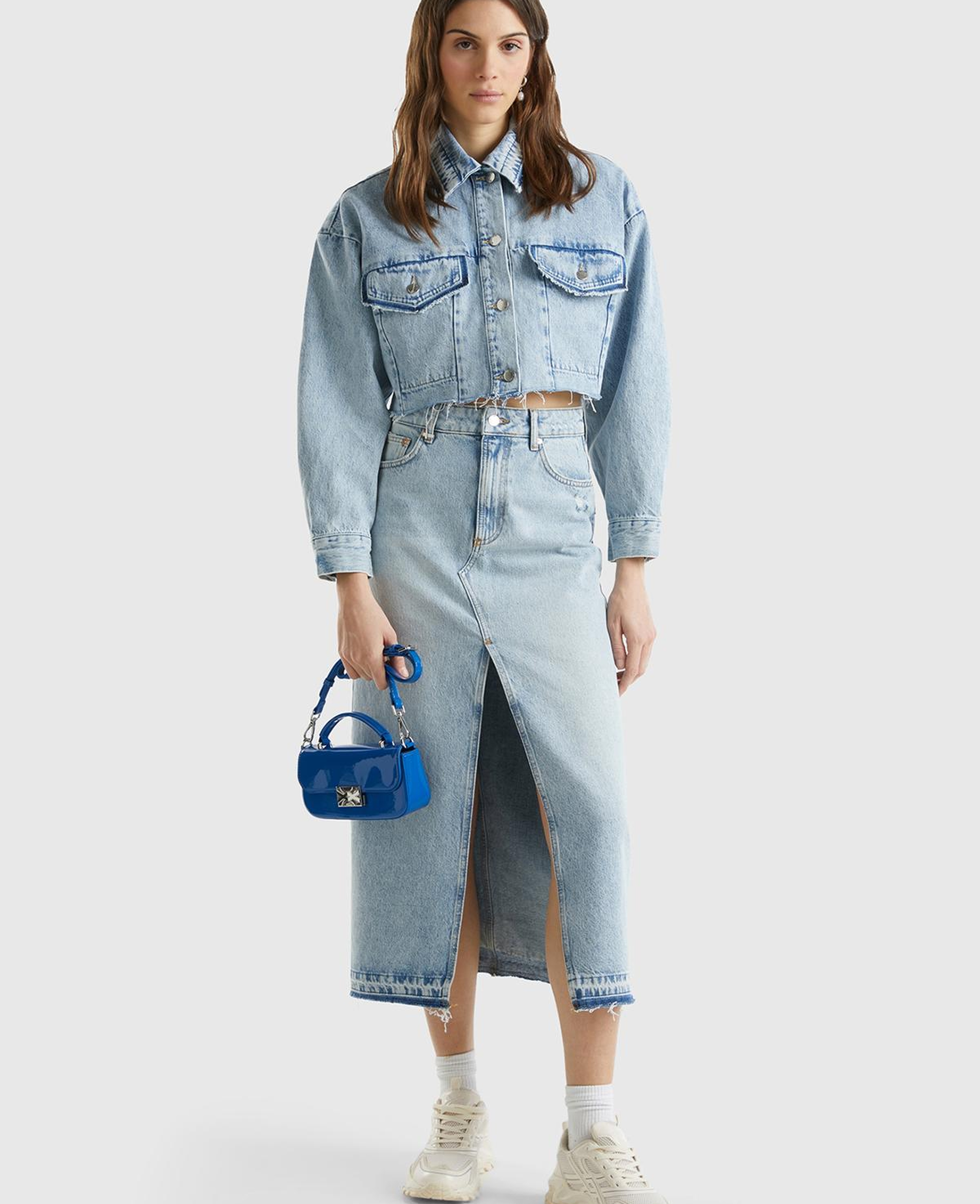 Kadın Mavi %100 Pamuk Yama Cepli Crop Kesim Denim Ceket