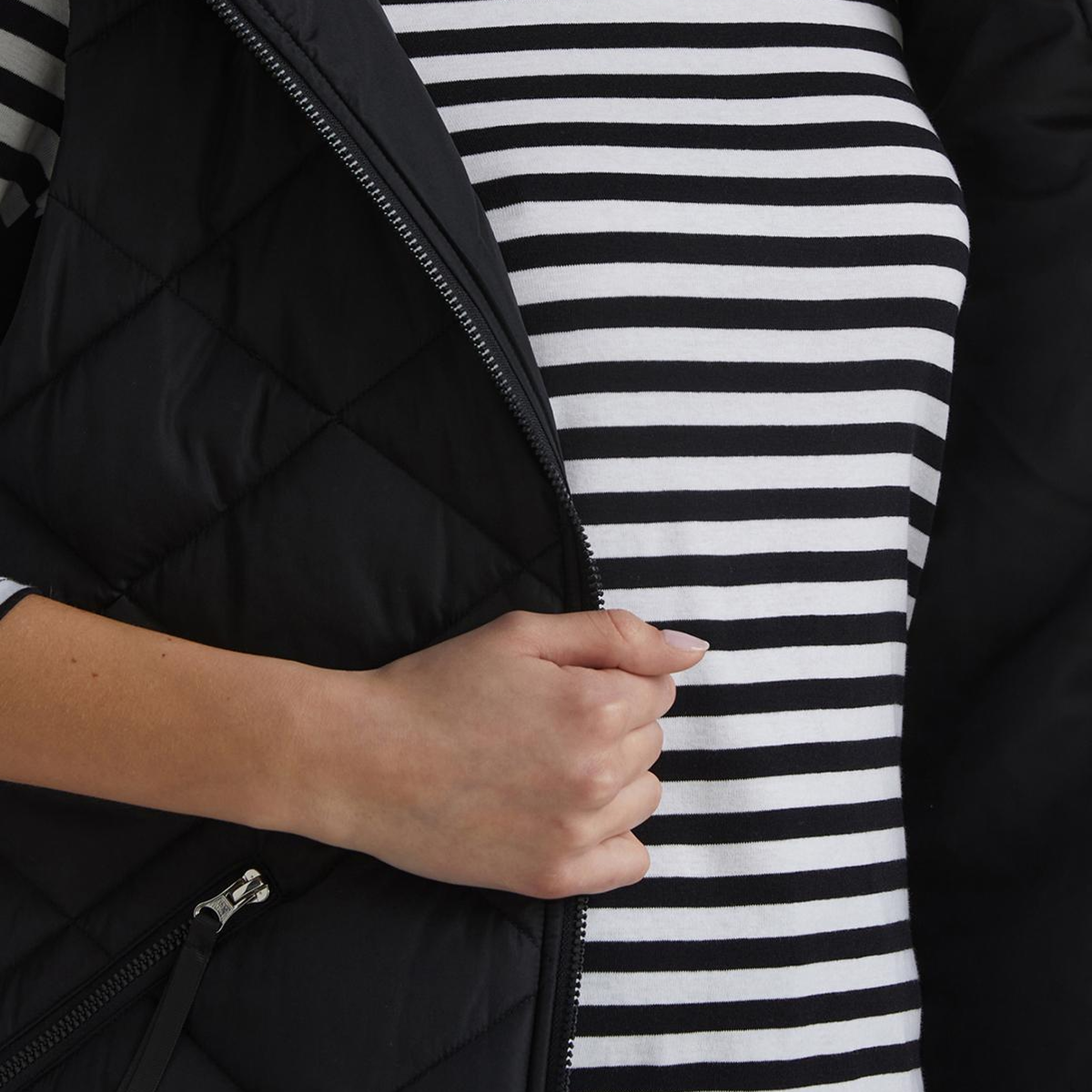 Kadın Siyah Kolsuz Uzun Kapitone Mont