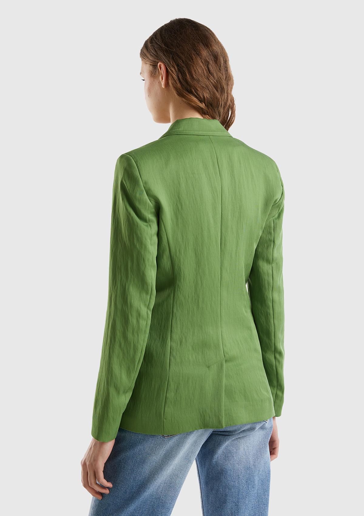 Kadın Soluk Yeşil Liyosel ve Viskoz Karışımlı Yama Cepli Kruvaze Blazer Ceket