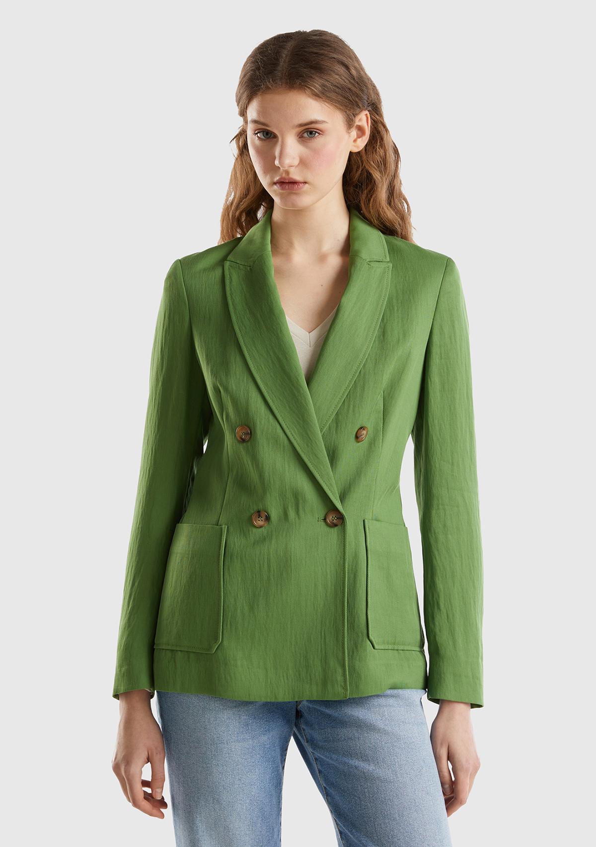 Kadın Soluk Yeşil Liyosel ve Viskoz Karışımlı Yama Cepli Kruvaze Blazer Ceket