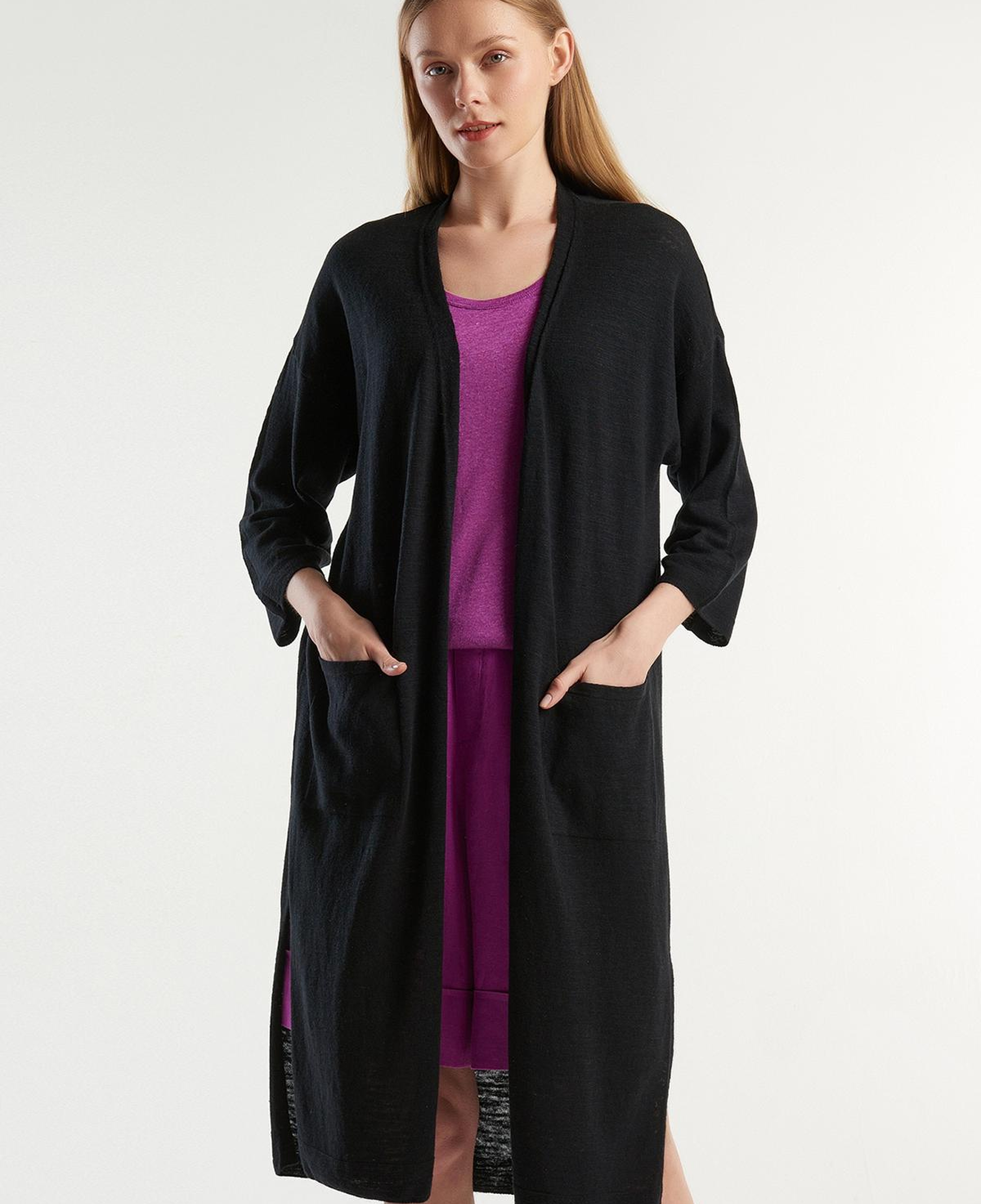 Kadın Siyah Pamuk Keten Karışımlı Yırtmaçlı Uzun Hırka