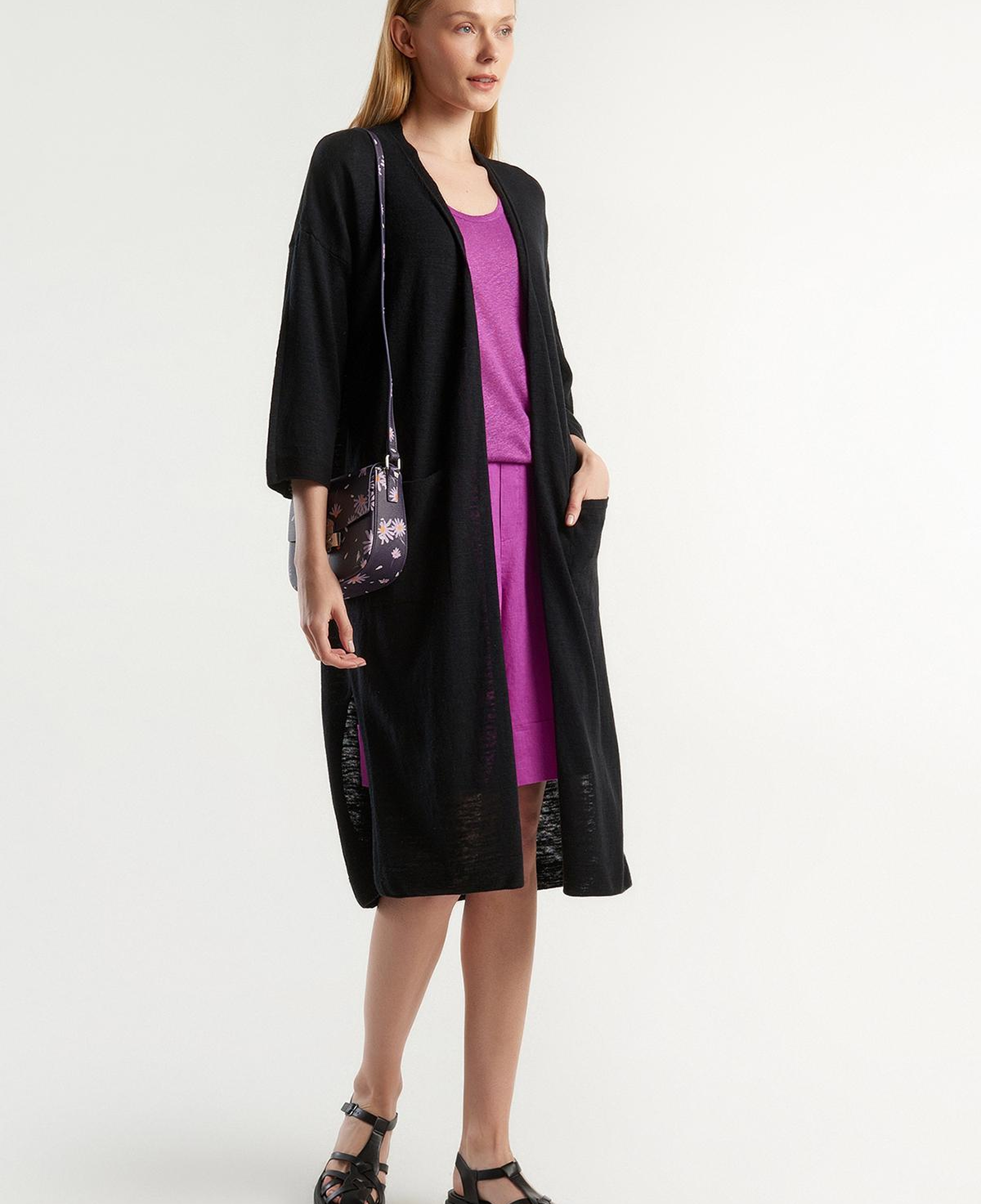 Kadın Siyah Pamuk Keten Karışımlı Yırtmaçlı Uzun Hırka