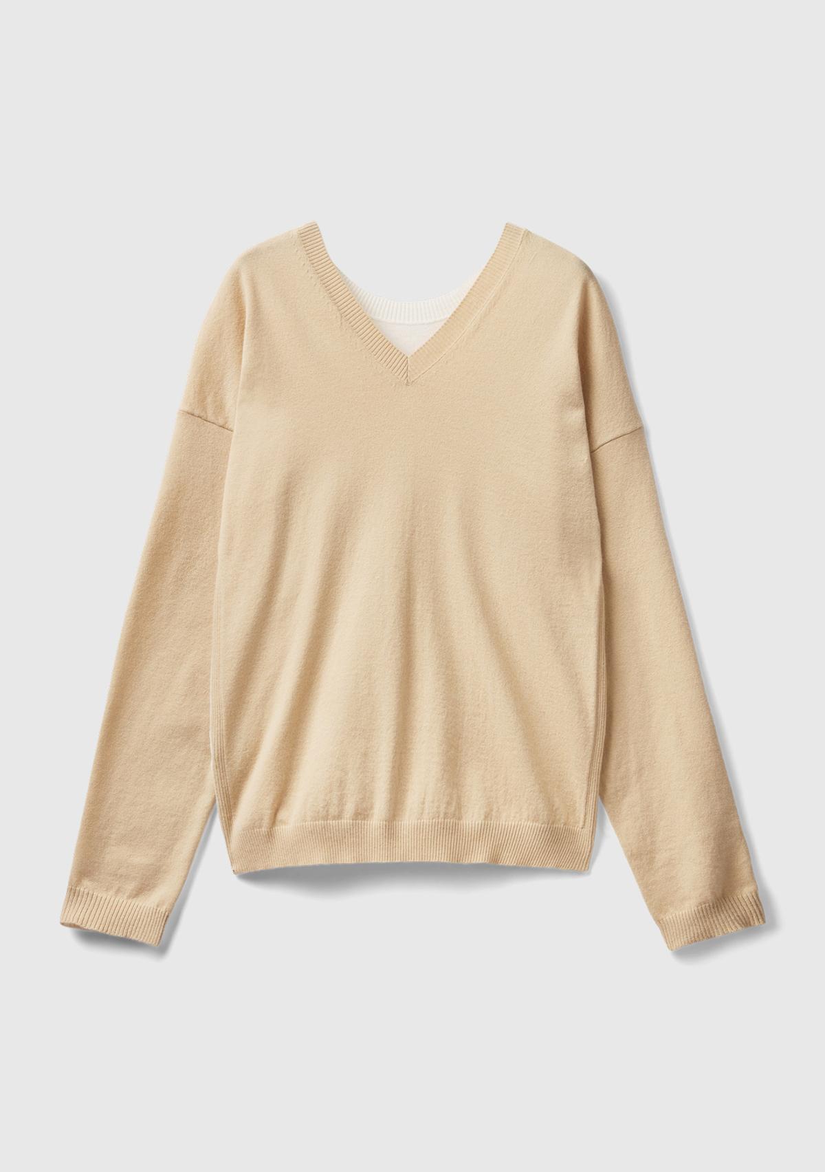 Kadın Krem Viskoz Karışımlı Yakası ve Bilekleri Detaylı V Yaka Kazak