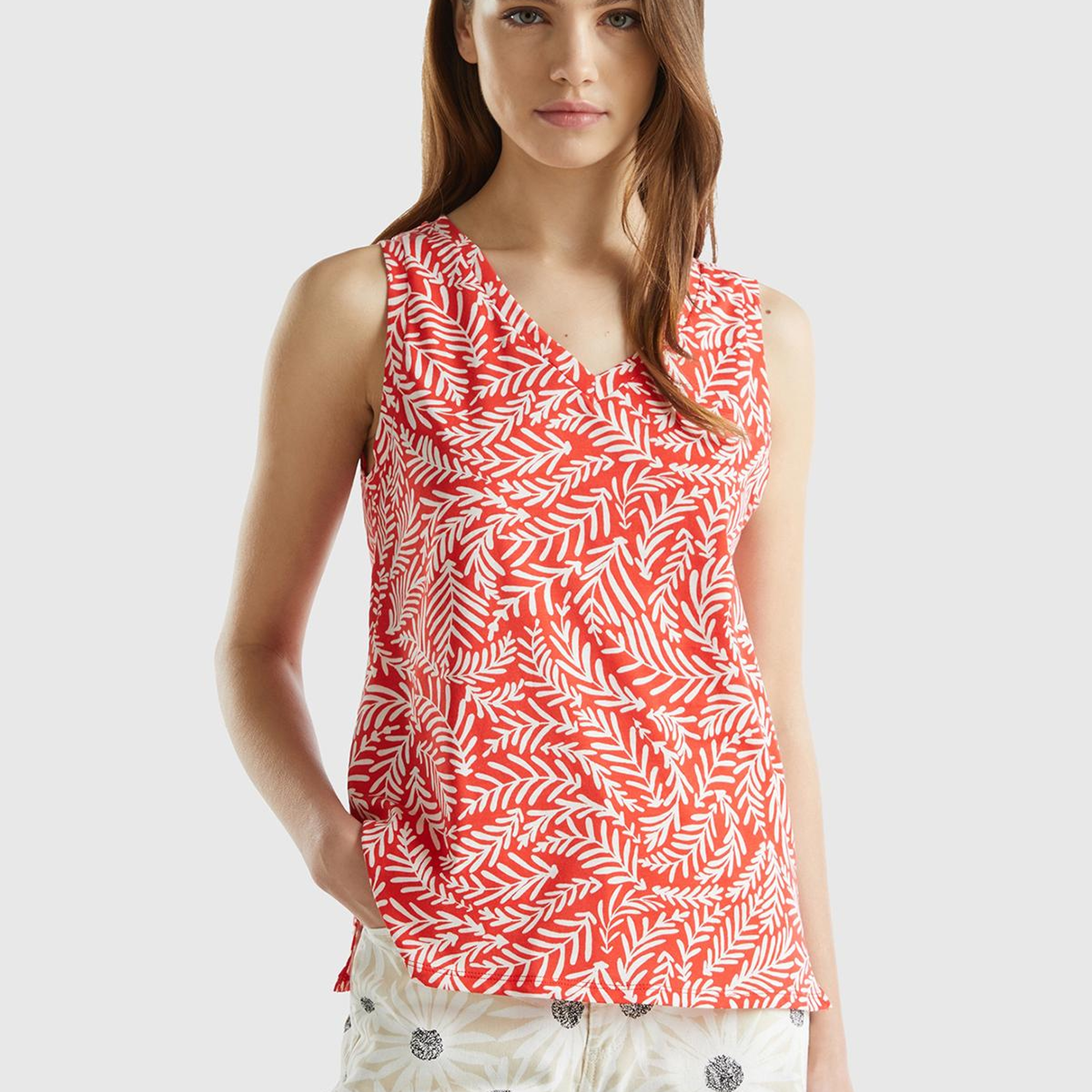 Kadın Kırmızı %100 Pamuk Tamamı Desenli Yırtmaçlı Geniş V Yaka Atlet