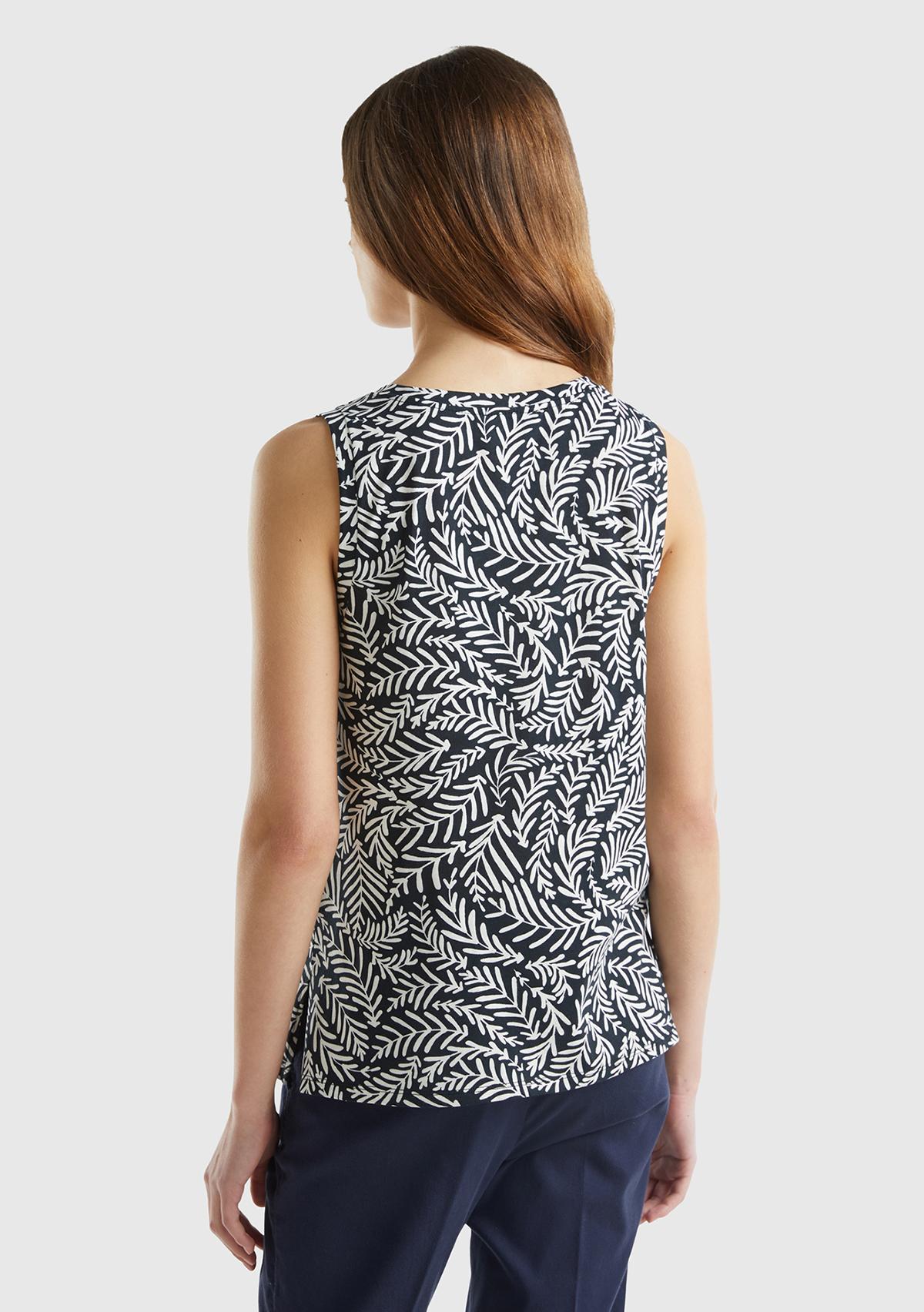 Kadın Siyah-Beyaz %100 Pamuk Tamamı Desenli Yırtmaçlı Geniş V Yaka Atlet