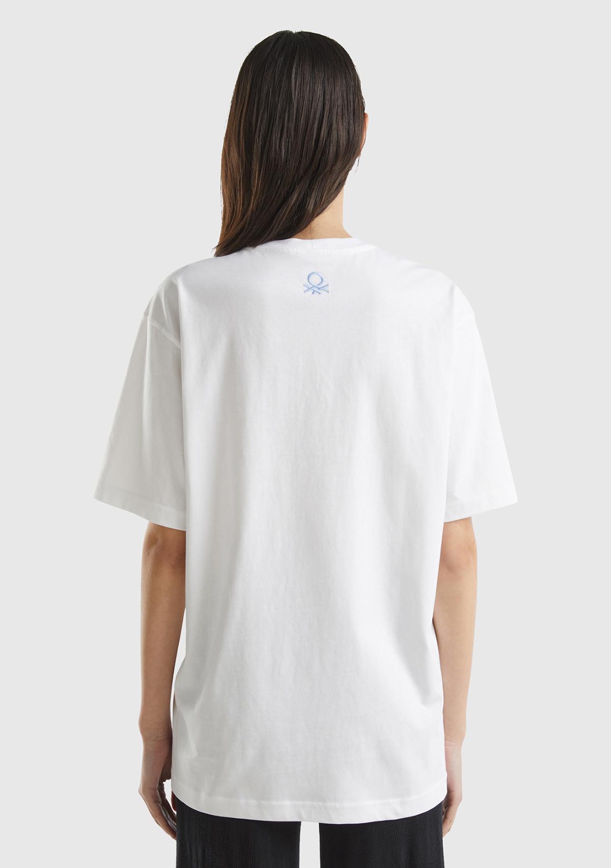 Unisex Beyaz %100 Pamuk Önü Grafik Baskılı Arkası Logo İşlemeli T-Shirt