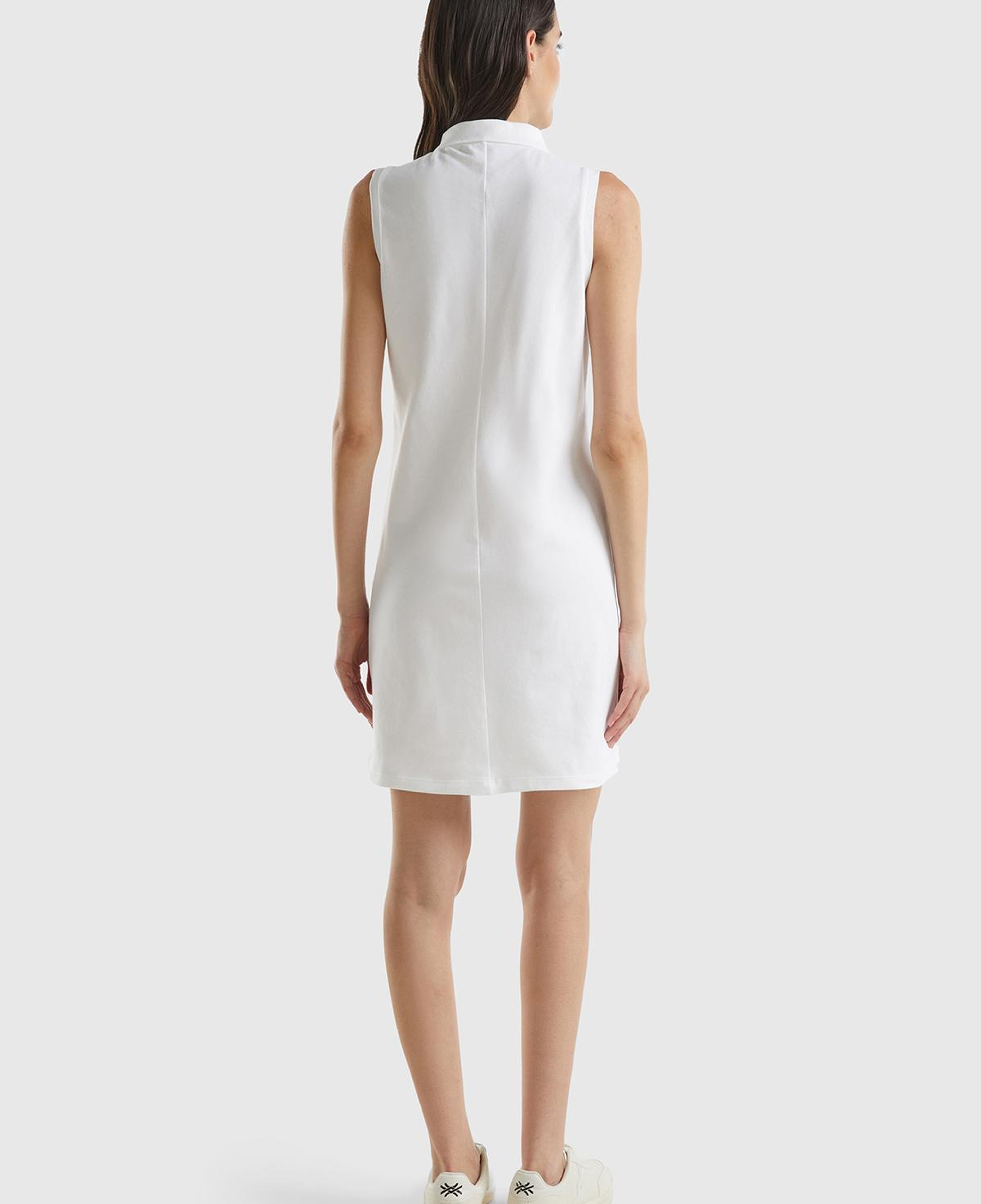 Kadın Beyaz Pamuk Karışımlı Göğsü Logo İşlemeli Düğmeli Polo Yaka Elbise