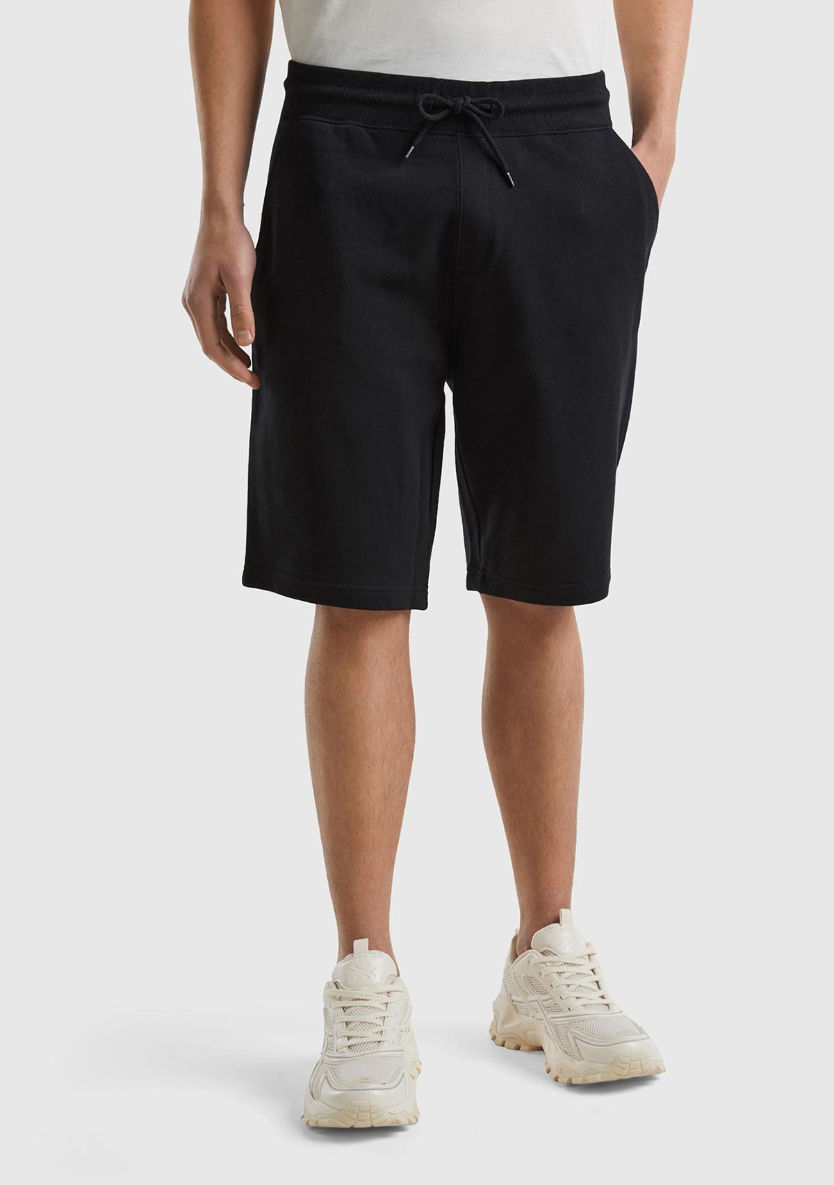 Erkek Siyah %100 Pamuk Logo Detaylı Beli Lastikli Bermuda Şort