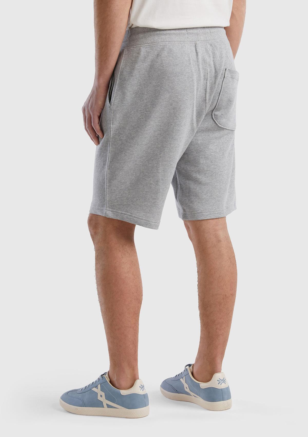Erkek Gri Melanj %100 Pamuk Logo Detaylı Beli Lastikli Bermuda Şort