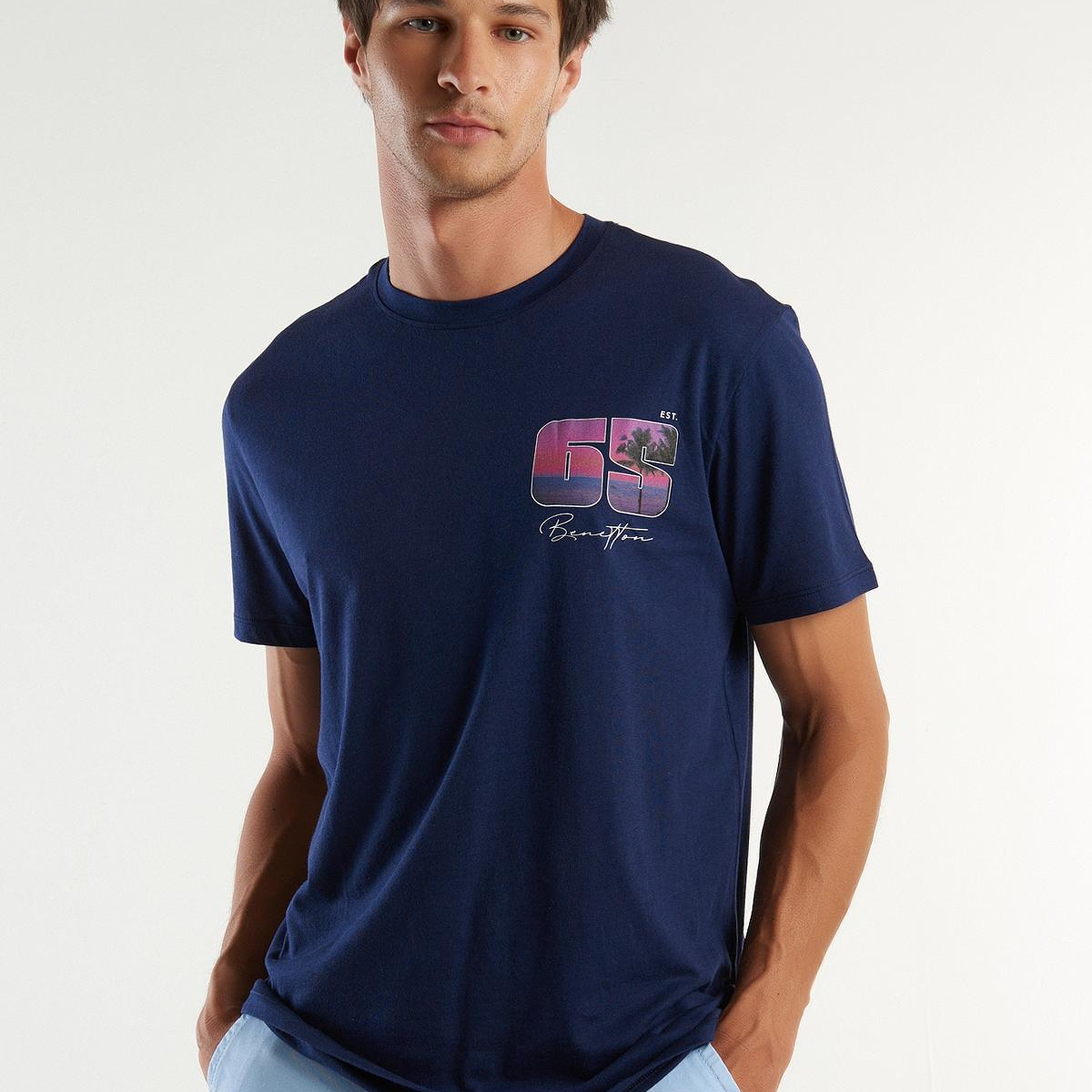 Erkek Koyu Lacivert %100 Pamuk Önü Fotoğraf Baskılı Dekoratif Dikişli T-Shirt