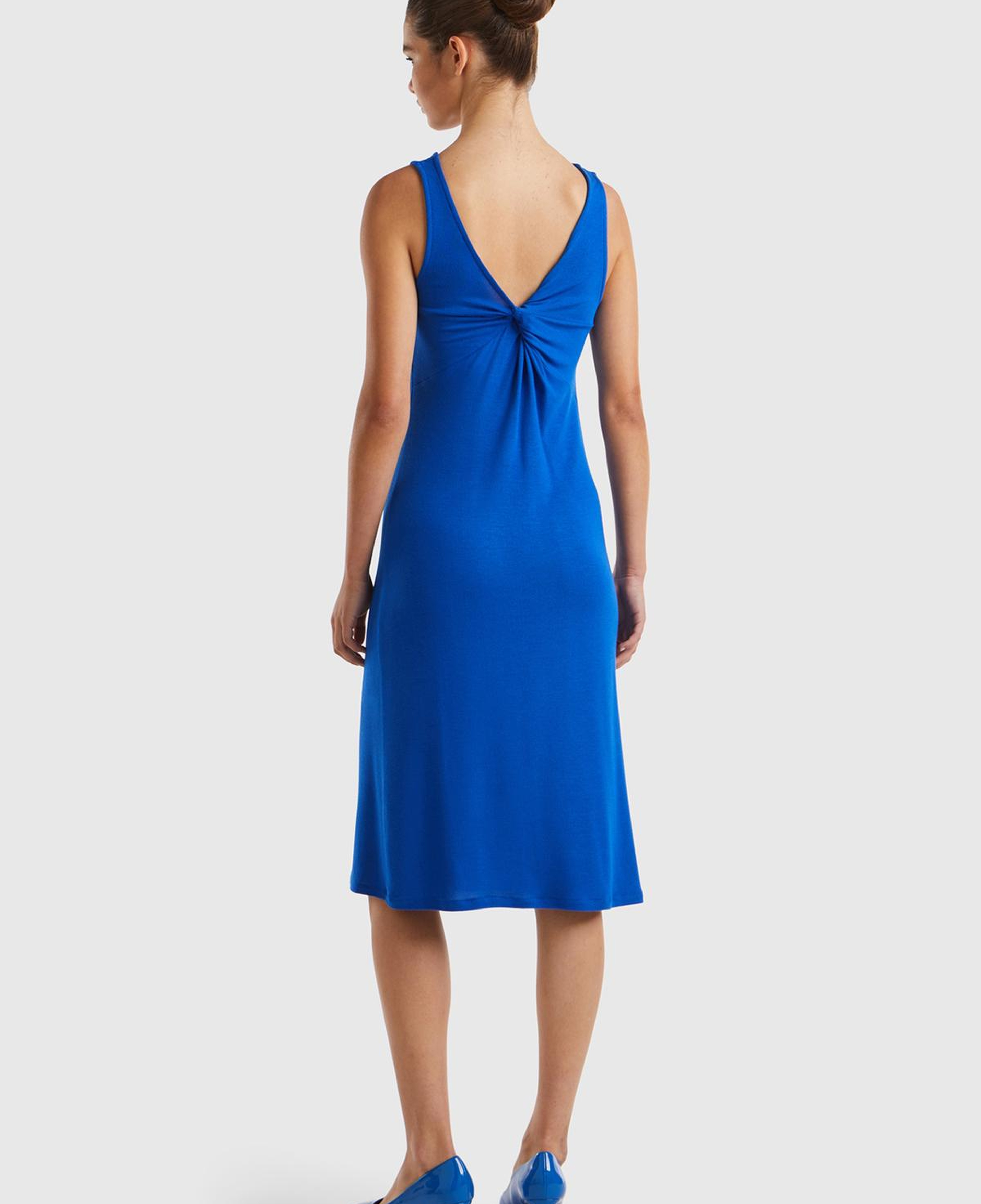 Kadın Saks Mavi Viskoz Karışımlı Arkası Üçgen ve Düğüm Detaylı Kolsuz Elbise