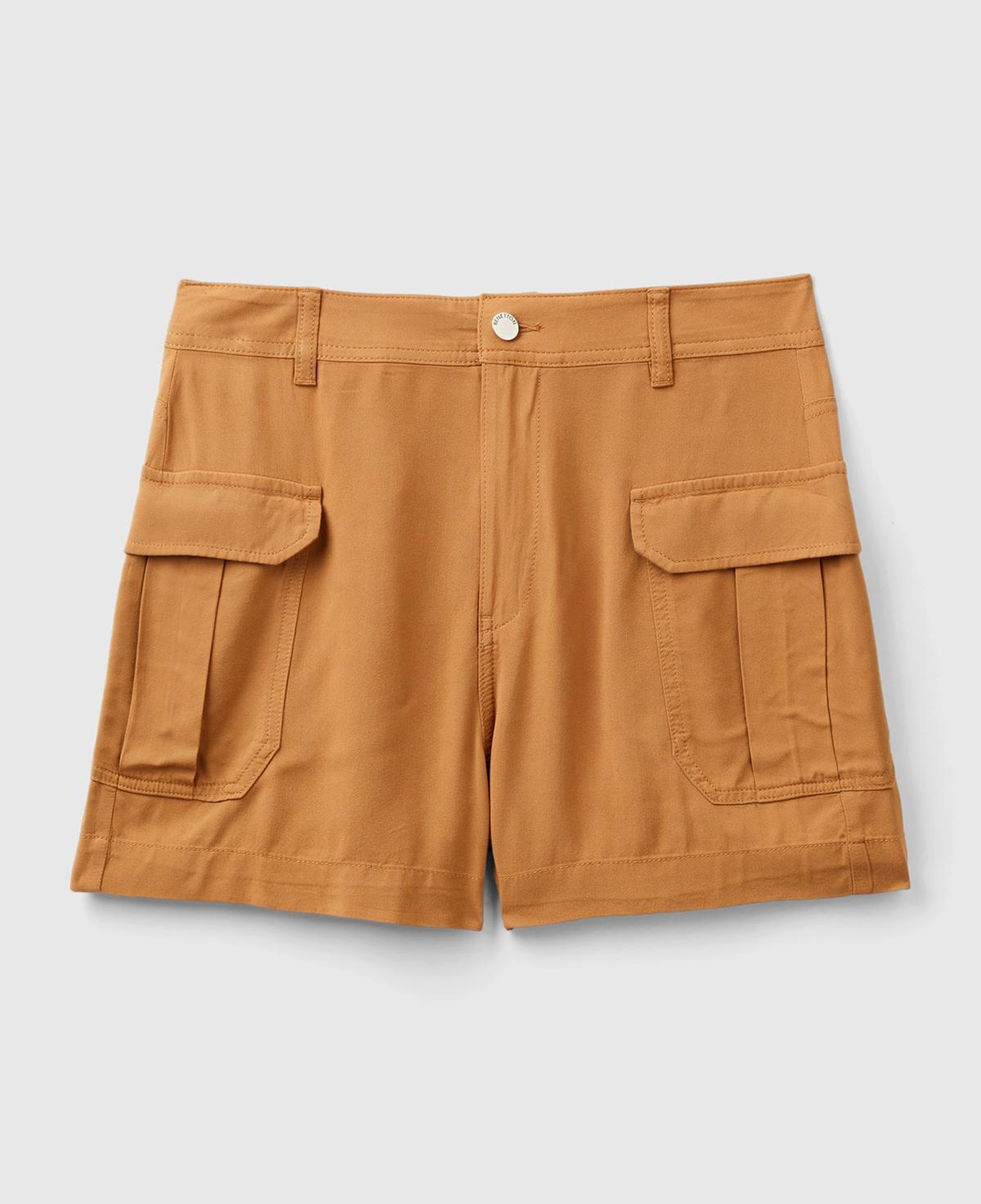 Kadın Taba %100 Viskoz Arkası Logo Etiketli Yama Cepli Şort
