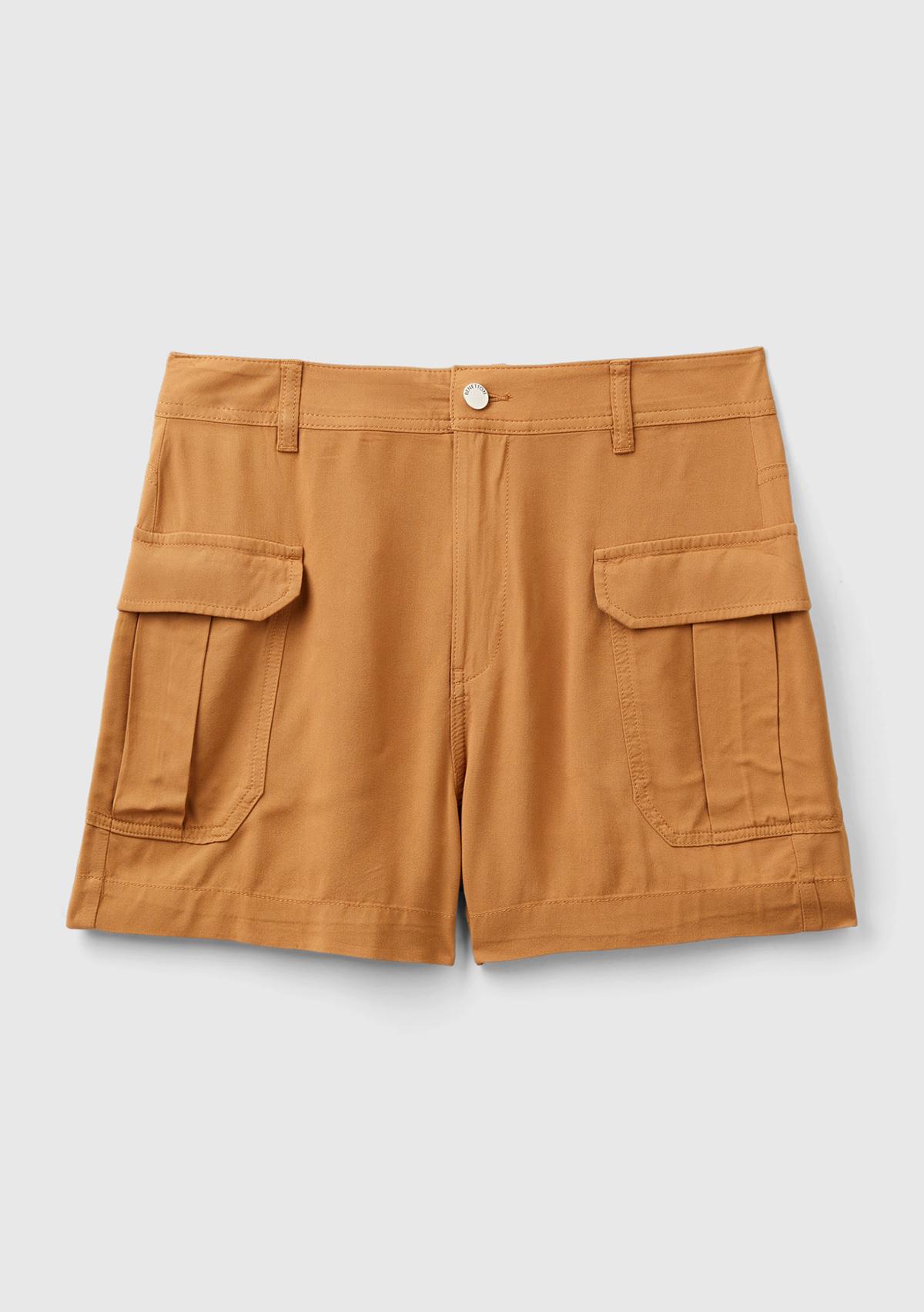 Kadın Taba %100 Viskoz Arkası Logo Etiketli Yama Cepli Şort