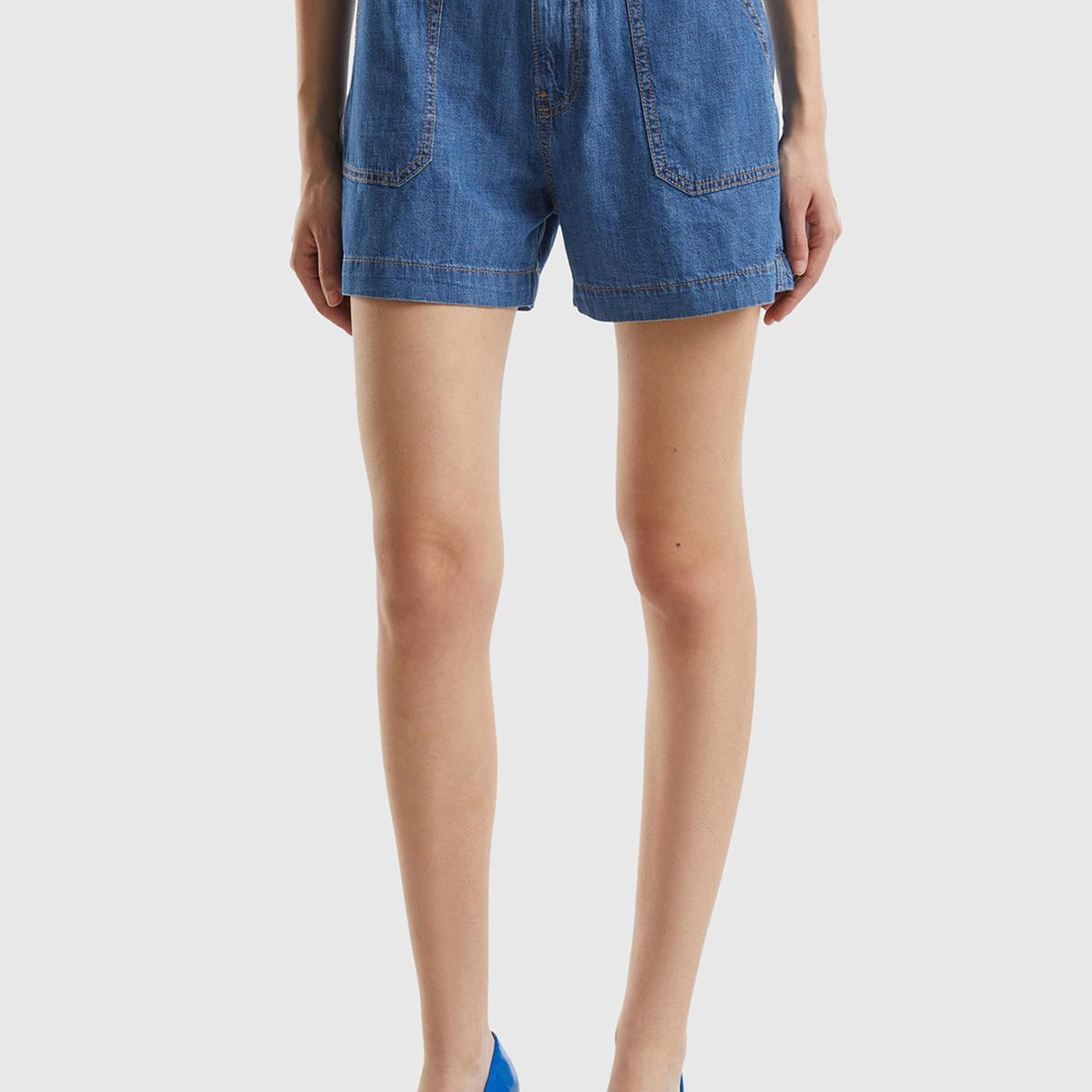 Kadın Açık Mavi %100 Pamuk Arkası Logo Detaylı 5 Cepli Yüksek Bel Denim Şort