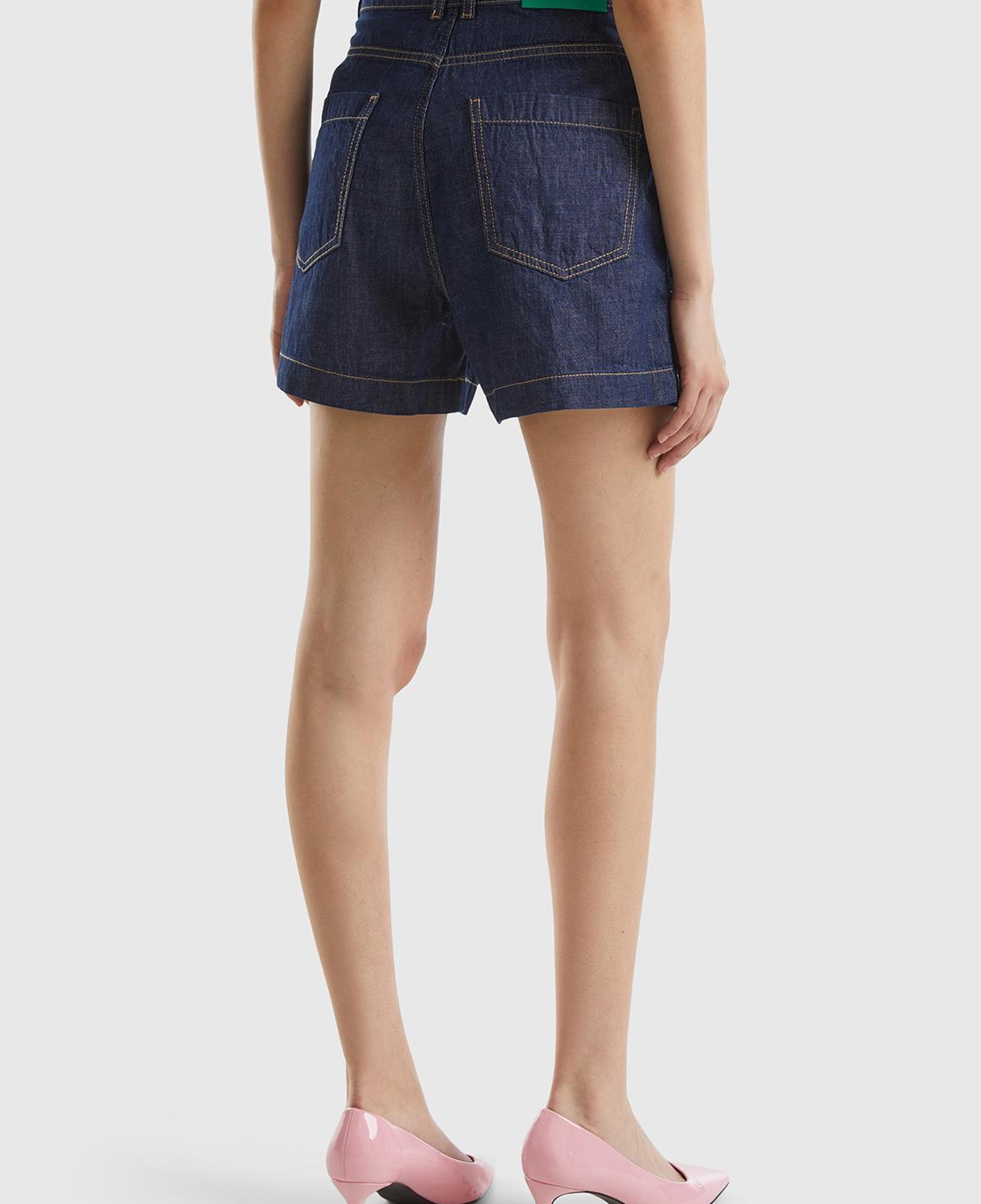 Kadın Lacivert %100 Pamuk Arkası Logo Detaylı 5 Cepli Yüksek Bel Denim Şort