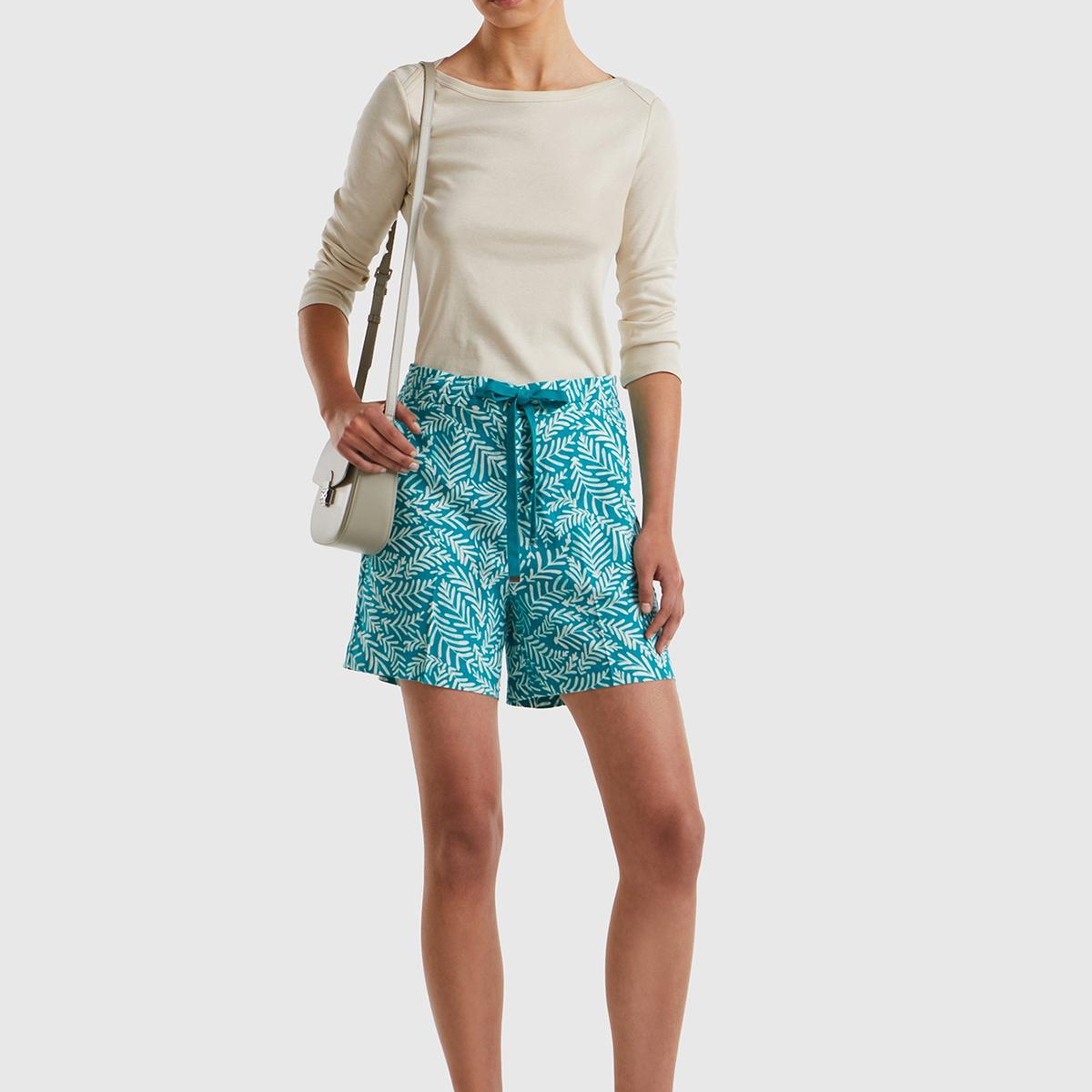 Kadın Yeşil Mix %100 Liyosel Tamamı Desenli 2 Cepli Beli İpli Bermuda Şort