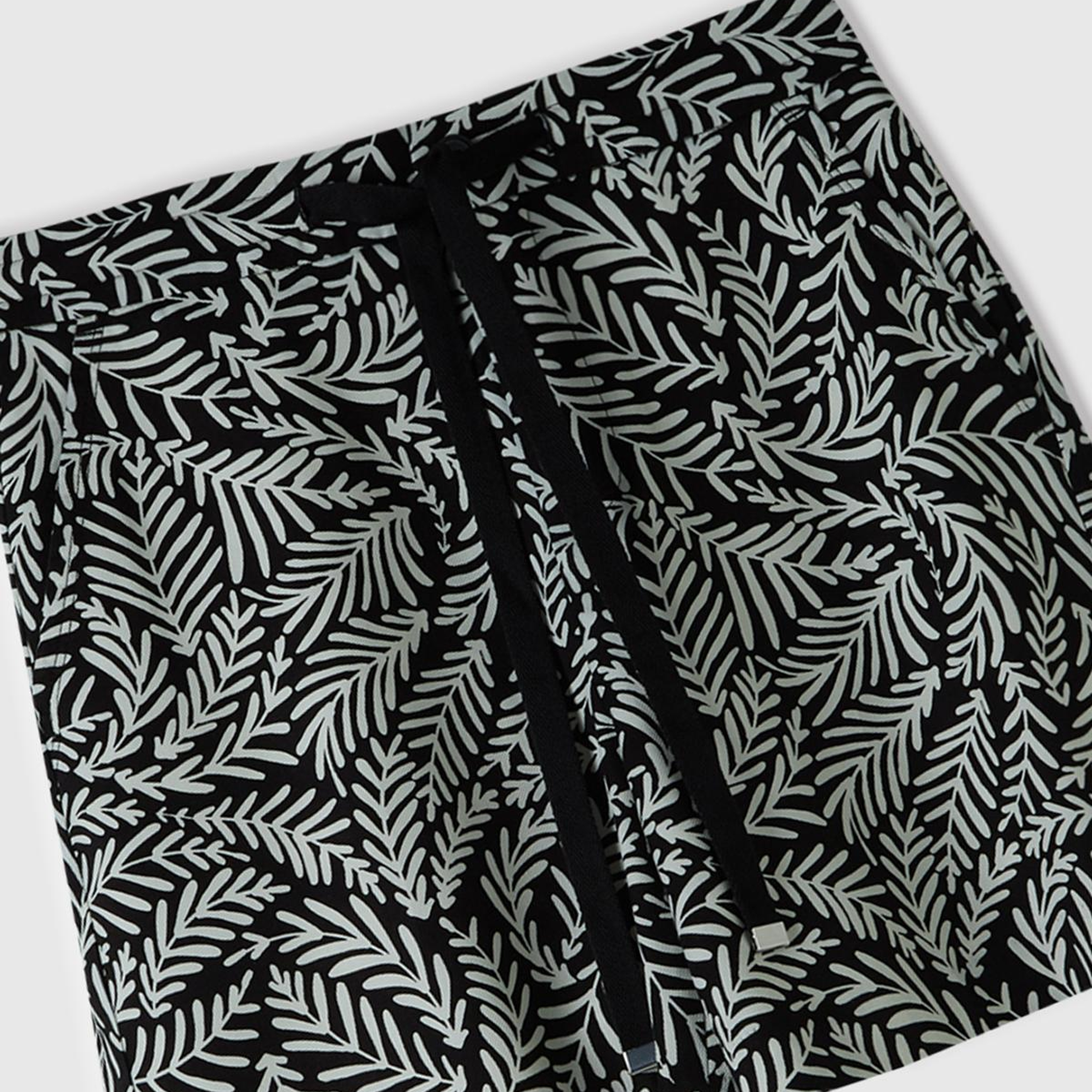 Kadın Siyah-Beyaz %100 Liyosel Tamamı Desenli 2 Cepli Beli İpli Bermuda Şort