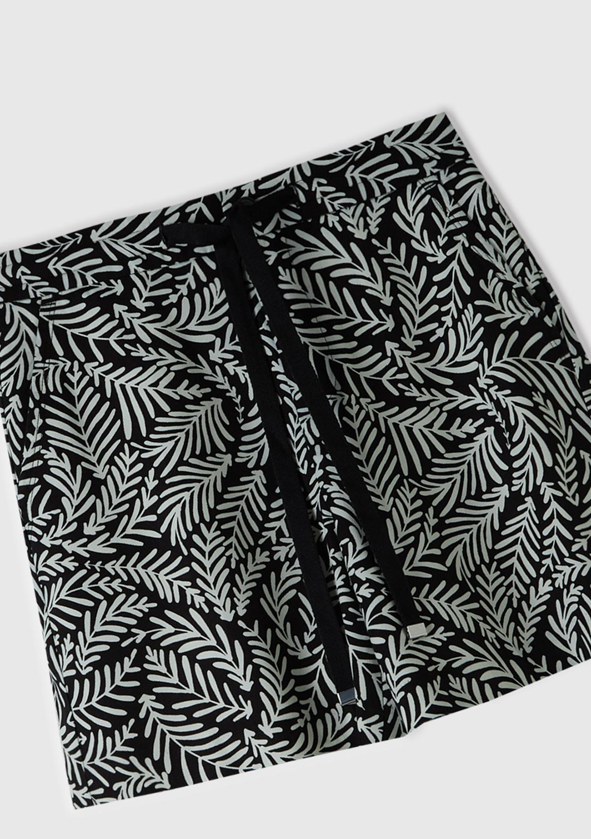 Kadın Siyah-Beyaz %100 Liyosel Tamamı Desenli 2 Cepli Beli İpli Bermuda Şort