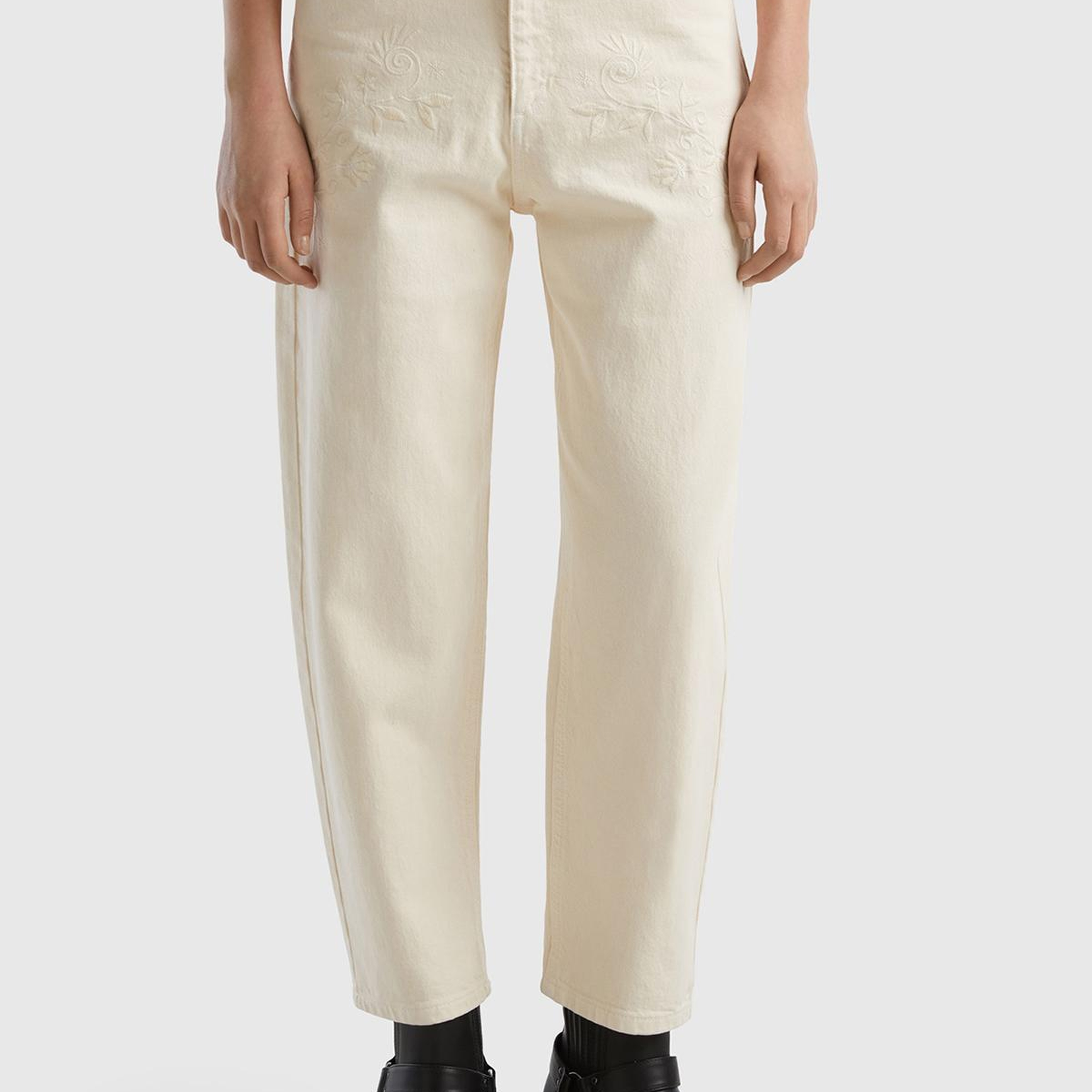 Kadın Krem Esnek Koton Carrot Fit Çiçek İşlemeli Denim Pantolon