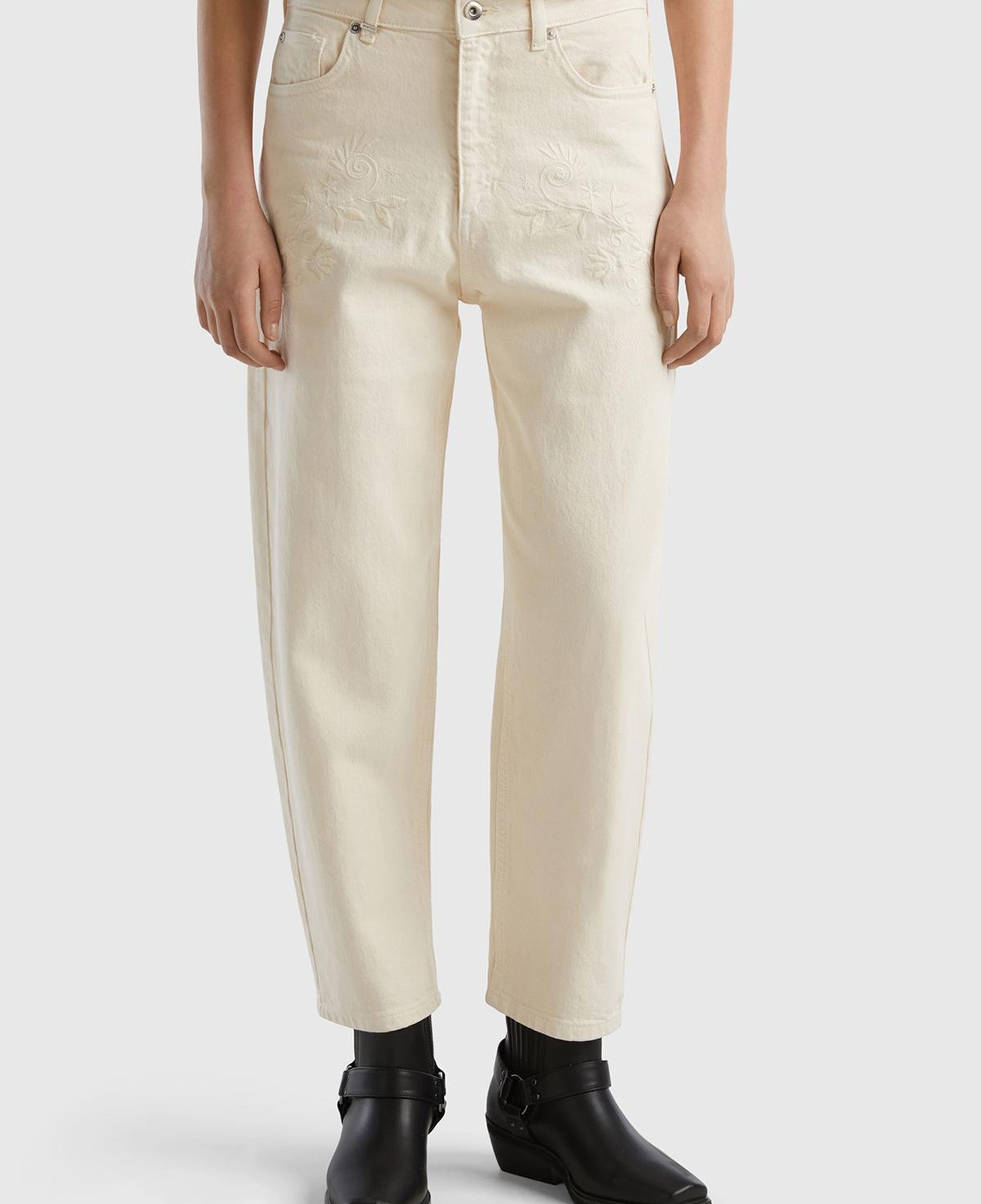 Kadın Krem Esnek Koton Carrot Fit Çiçek İşlemeli Denim Pantolon