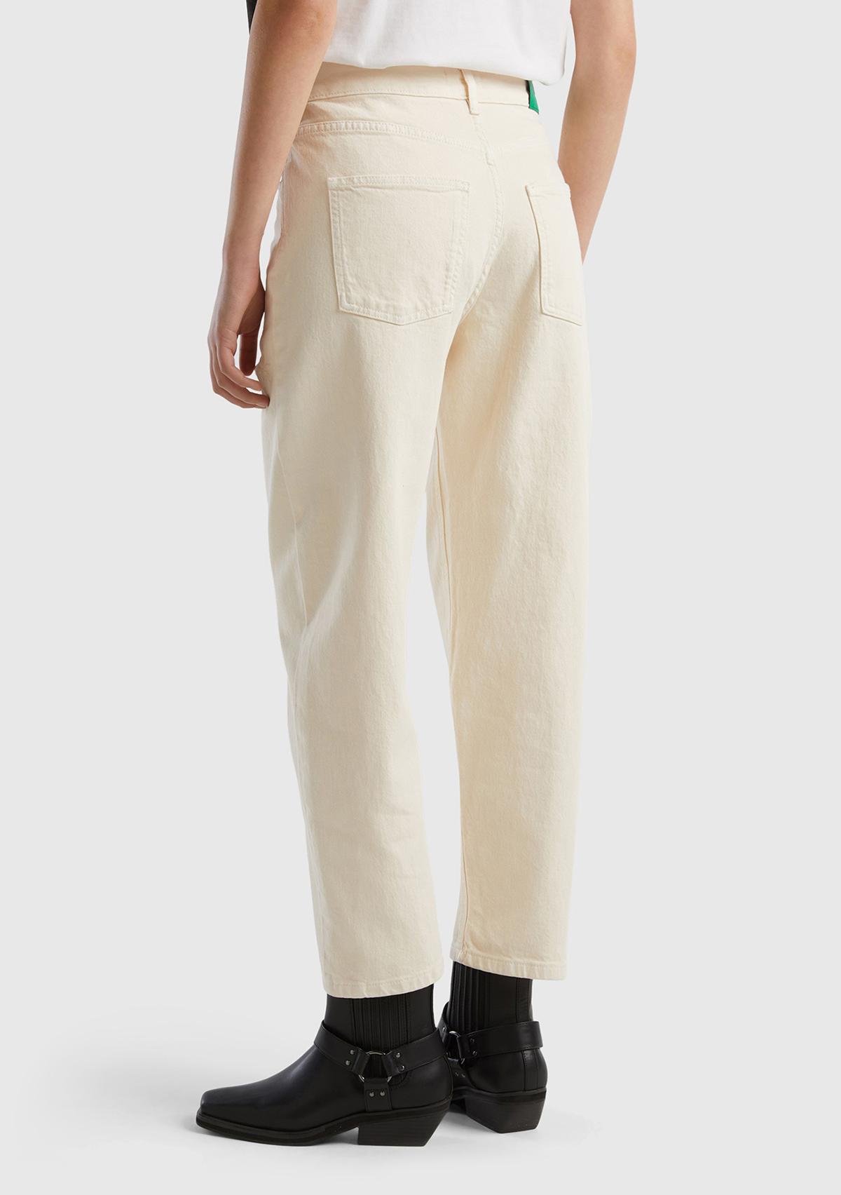 Kadın Krem Esnek Koton Carrot Fit Çiçek İşlemeli Denim Pantolon