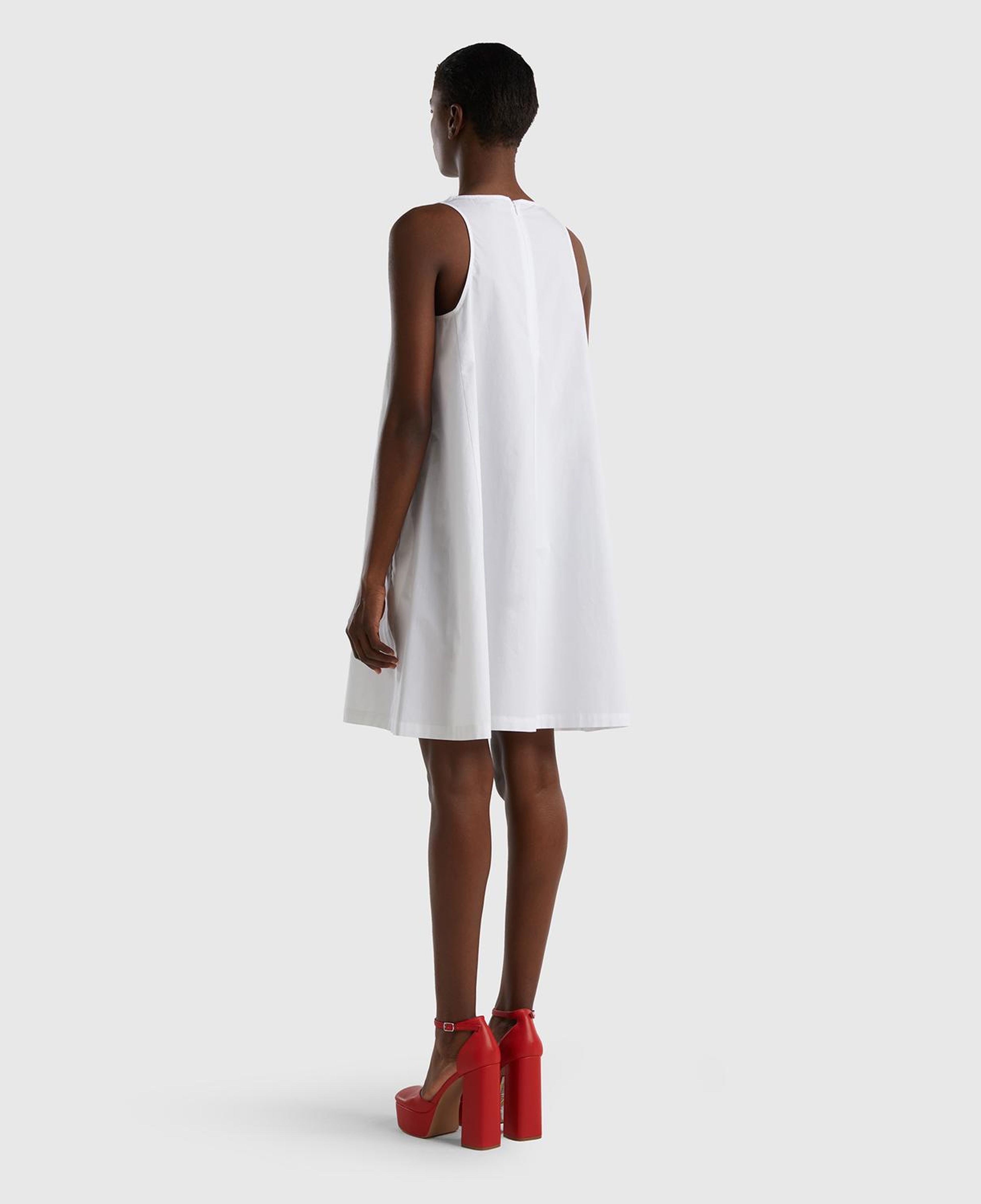 Kadın Beyaz %100 Koton Kolsuz Midi Boy Elbise