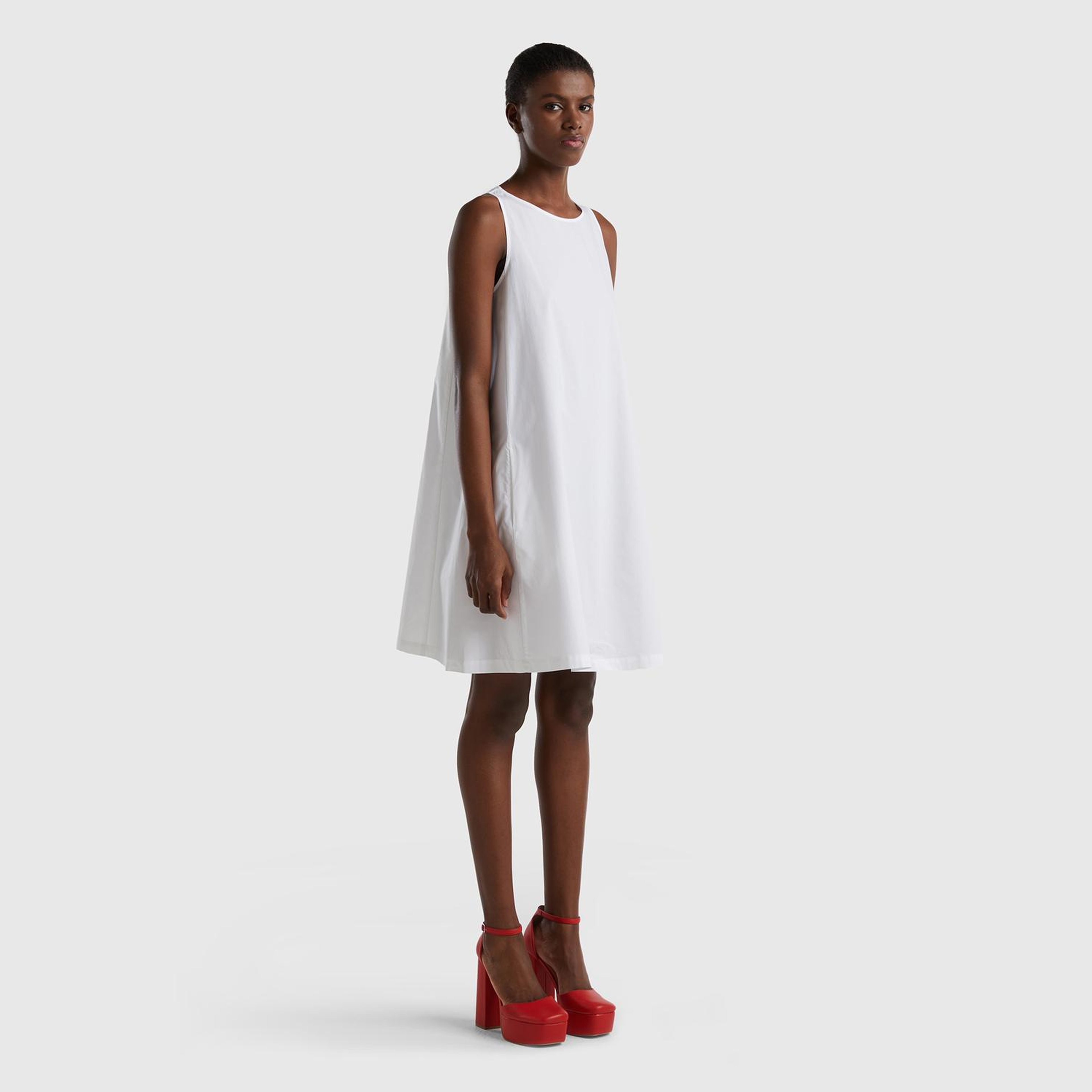 Kadın Beyaz %100 Koton Kolsuz Midi Boy Elbise