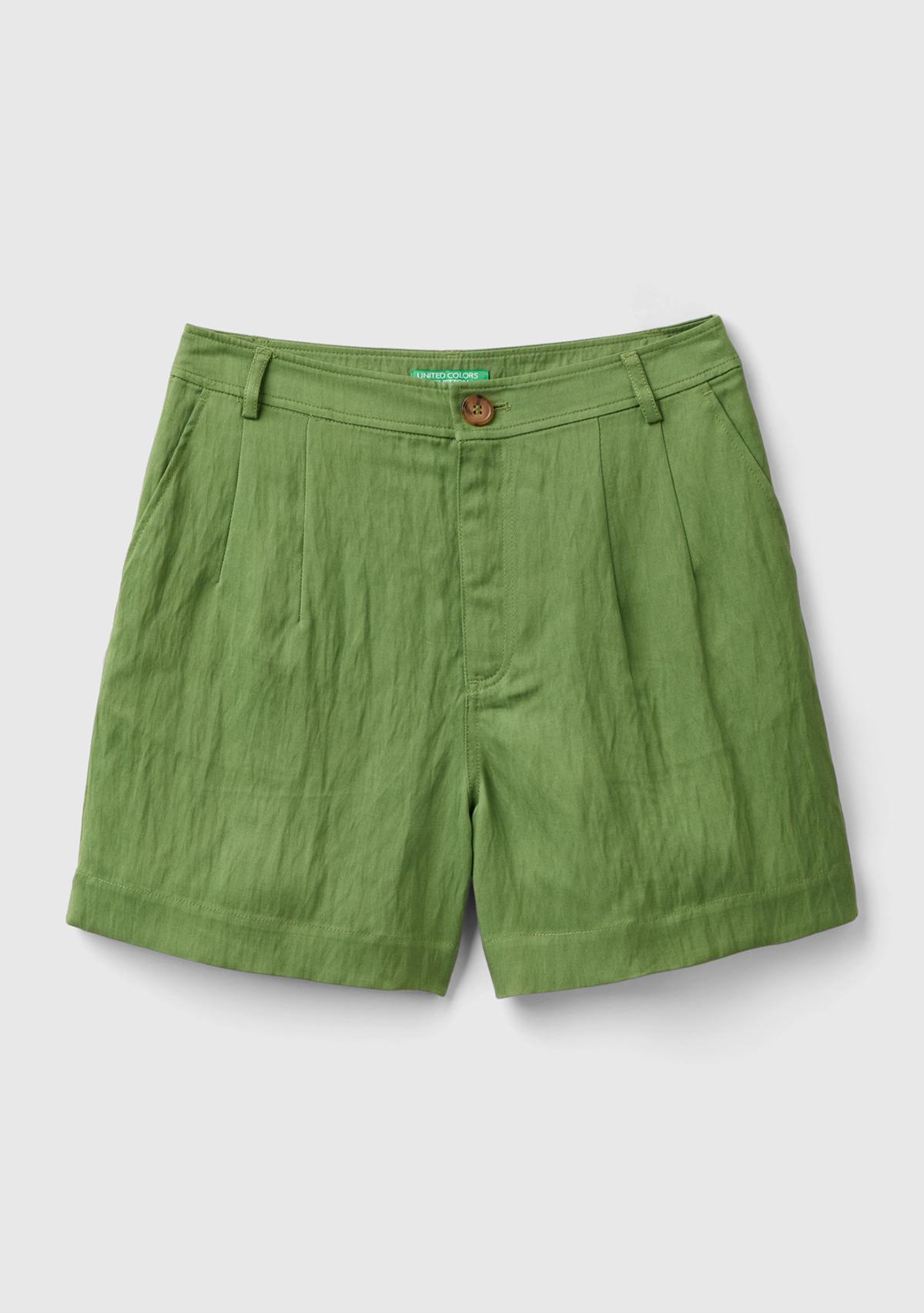 Kadın Soluk Yeşil Liyosel Karışımlı Yama Cepli Kemer Delikli Şort